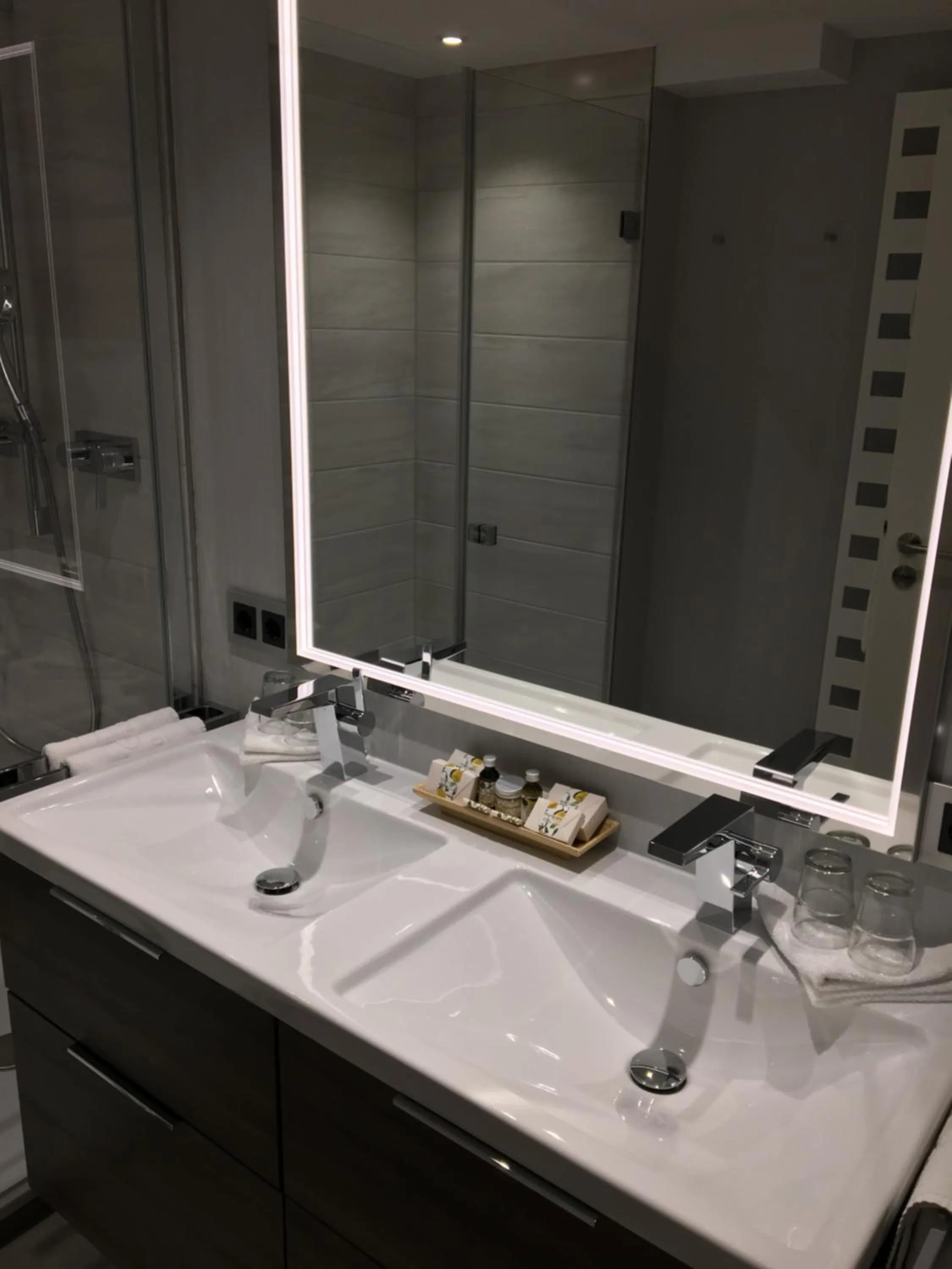 Shower in Dürer-Hotel