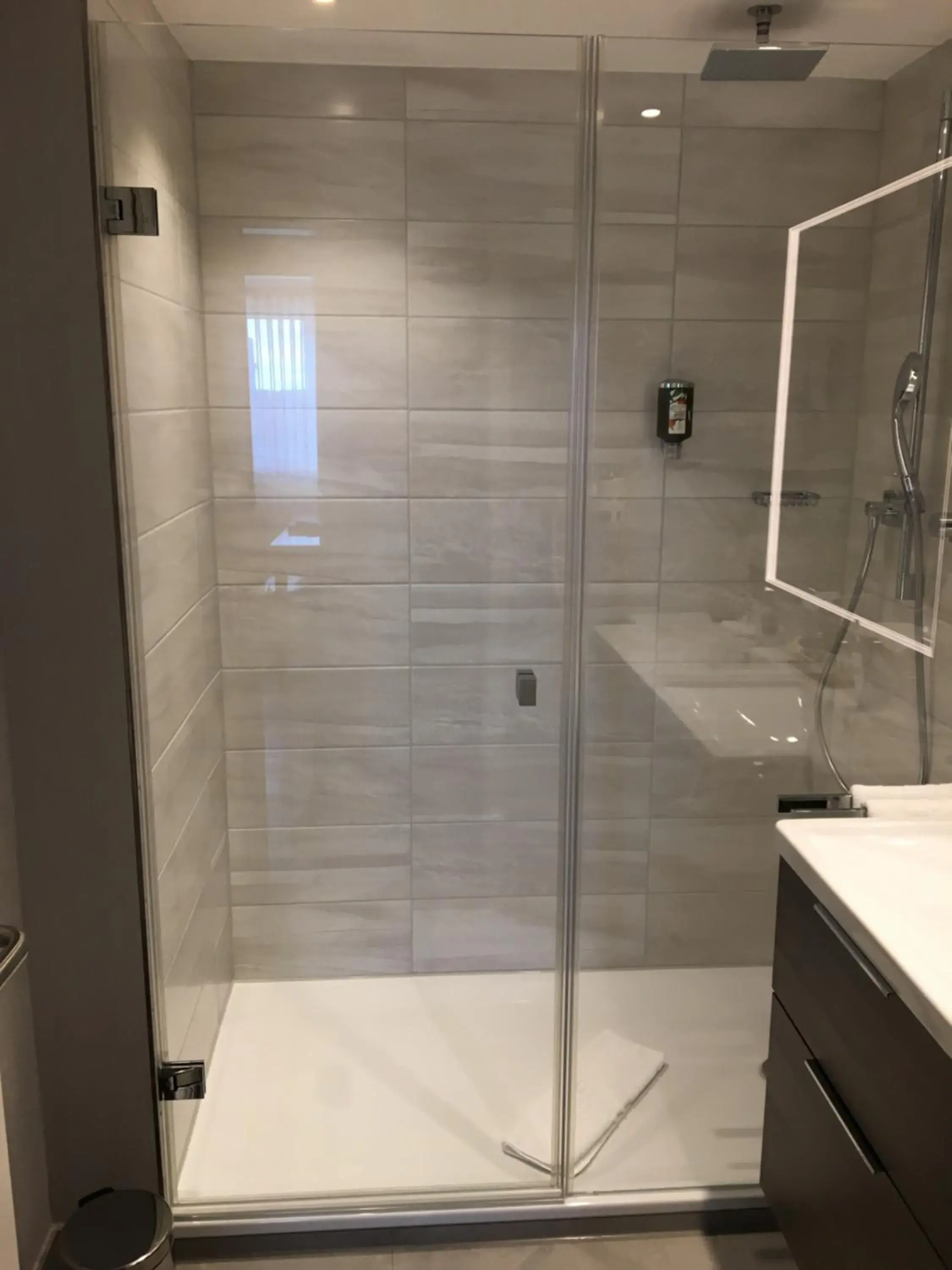 Shower, Bathroom in Durer-Hotel