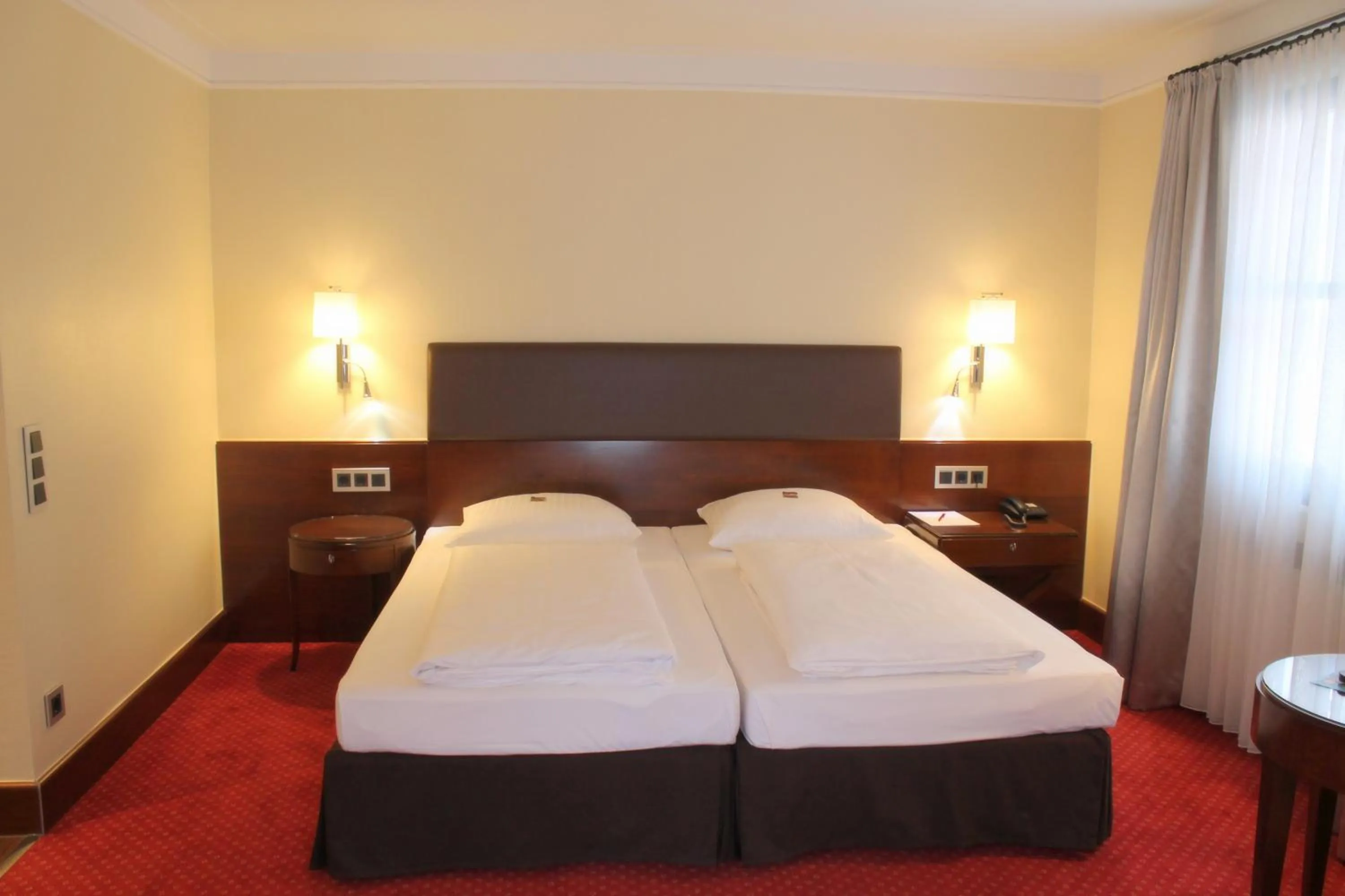 Photo of the whole room, Bed in Dürer-Hotel