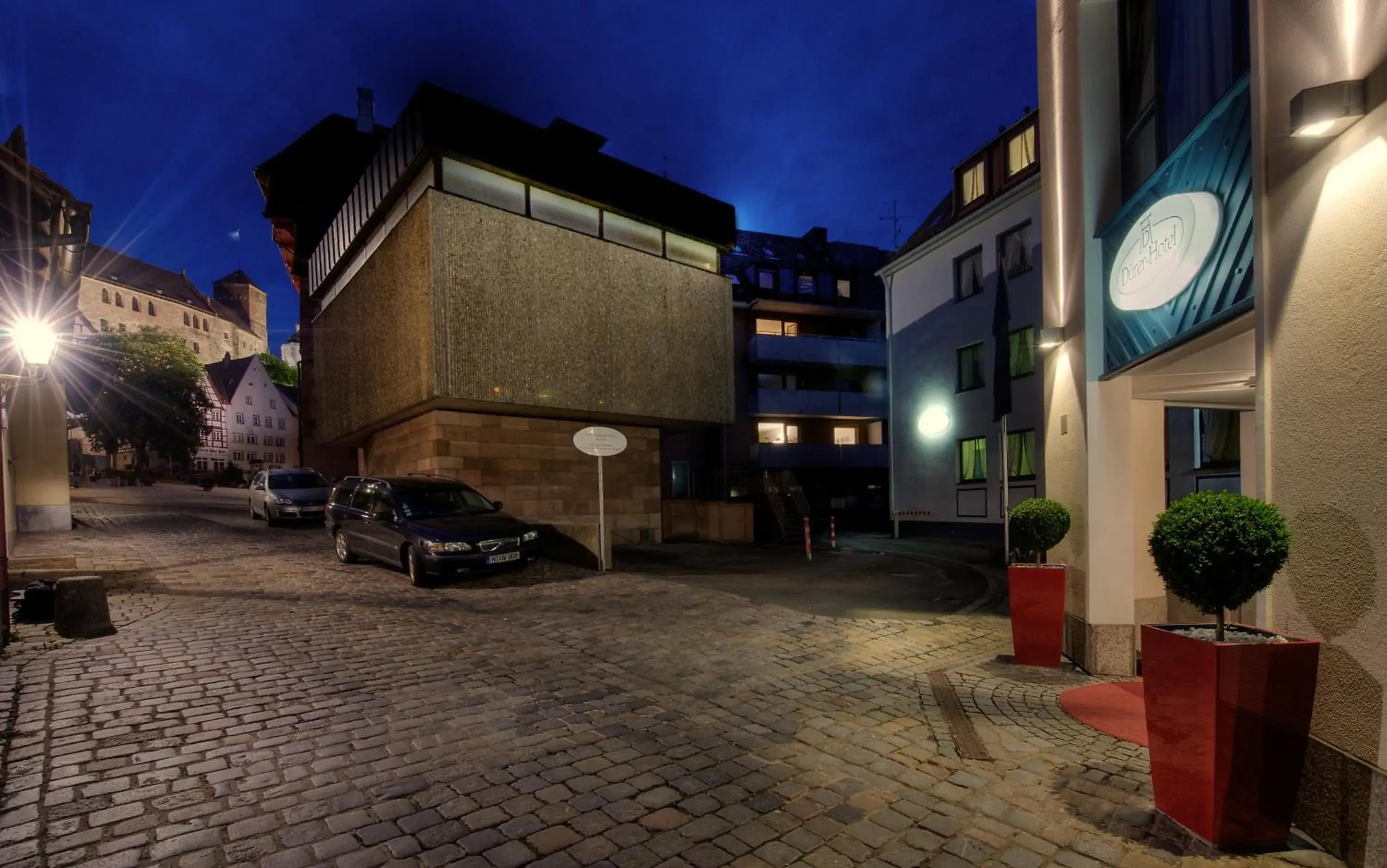 Facade/entrance, Property Building in Durer-Hotel