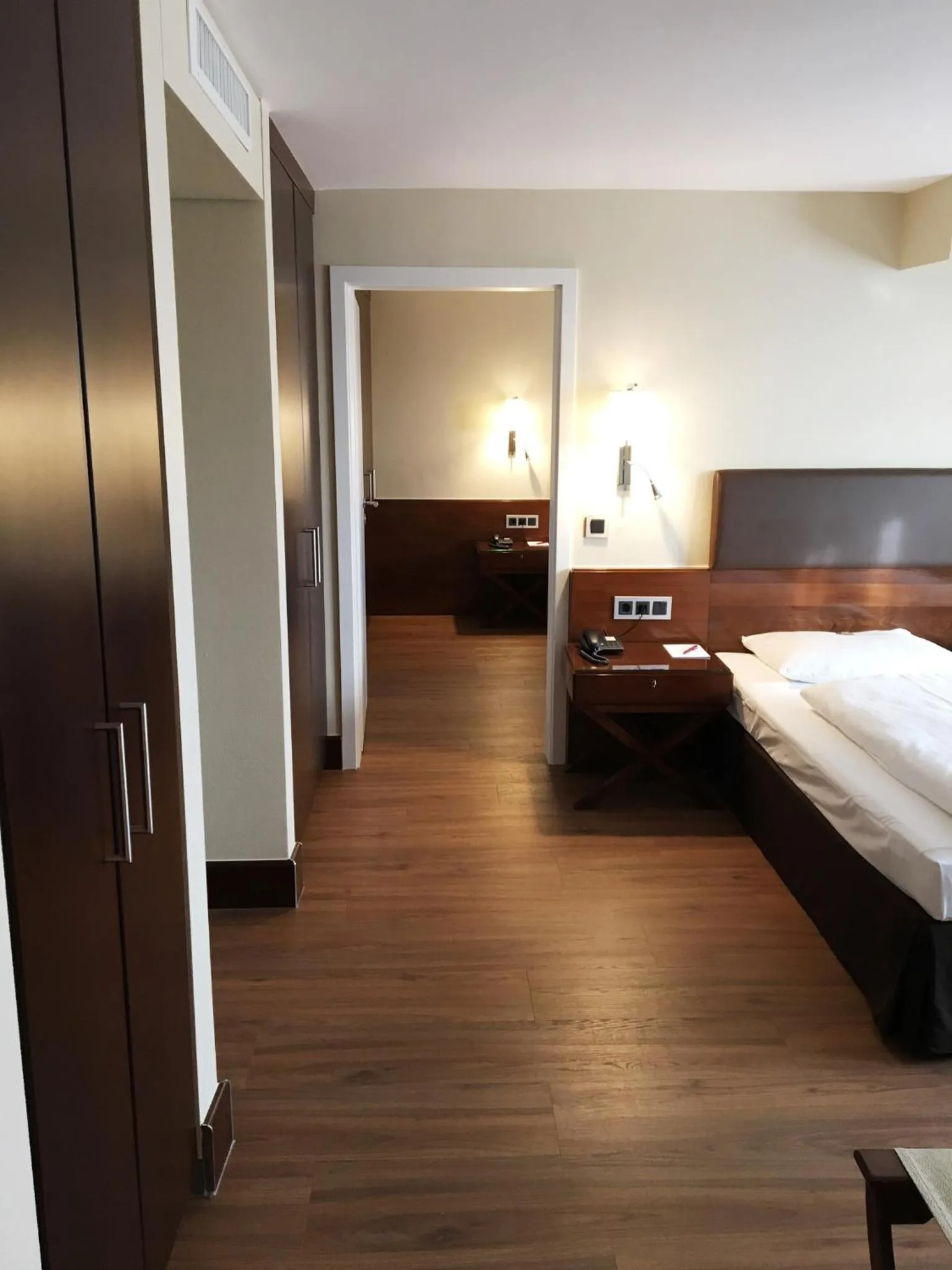 Photo of the whole room, Bed in Dürer-Hotel