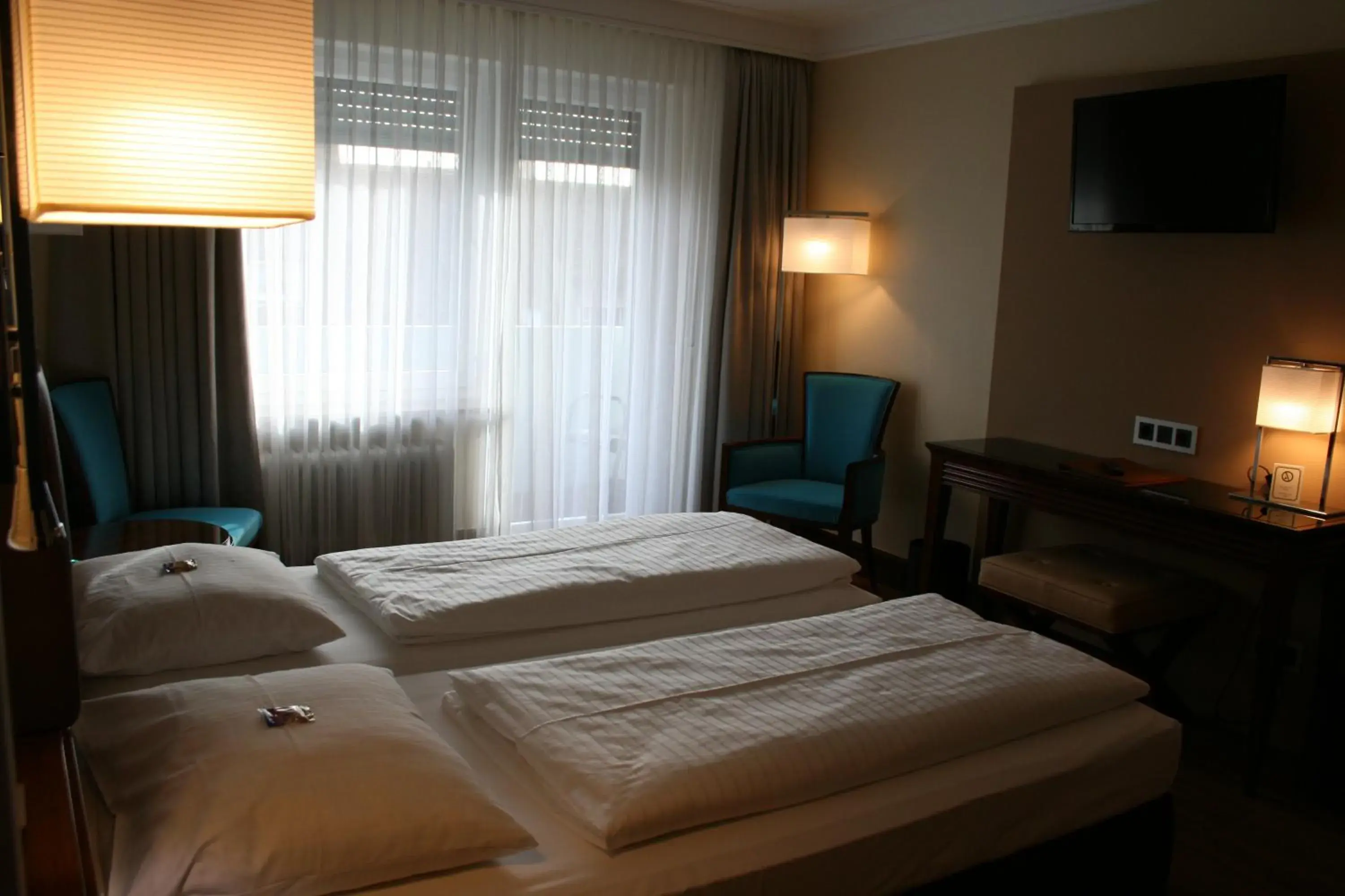 Photo of the whole room, Bed in Durer-Hotel