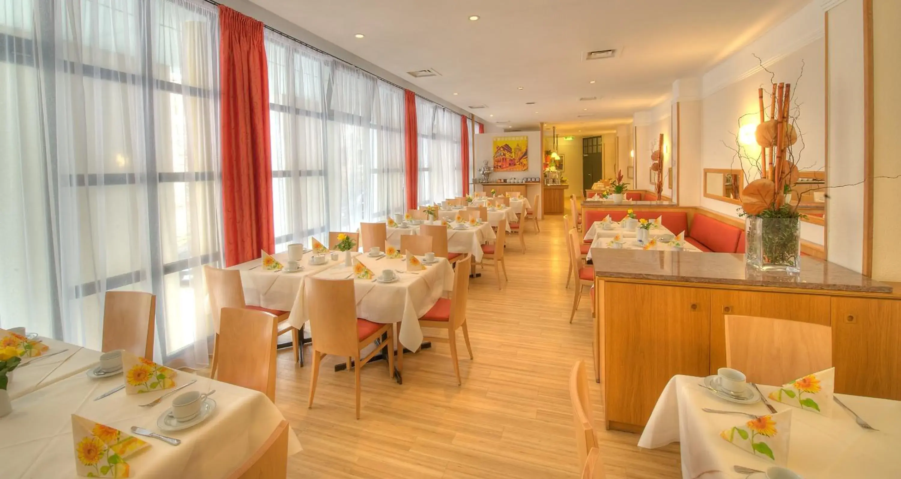 Buffet breakfast, Restaurant/Places to Eat in Durer-Hotel