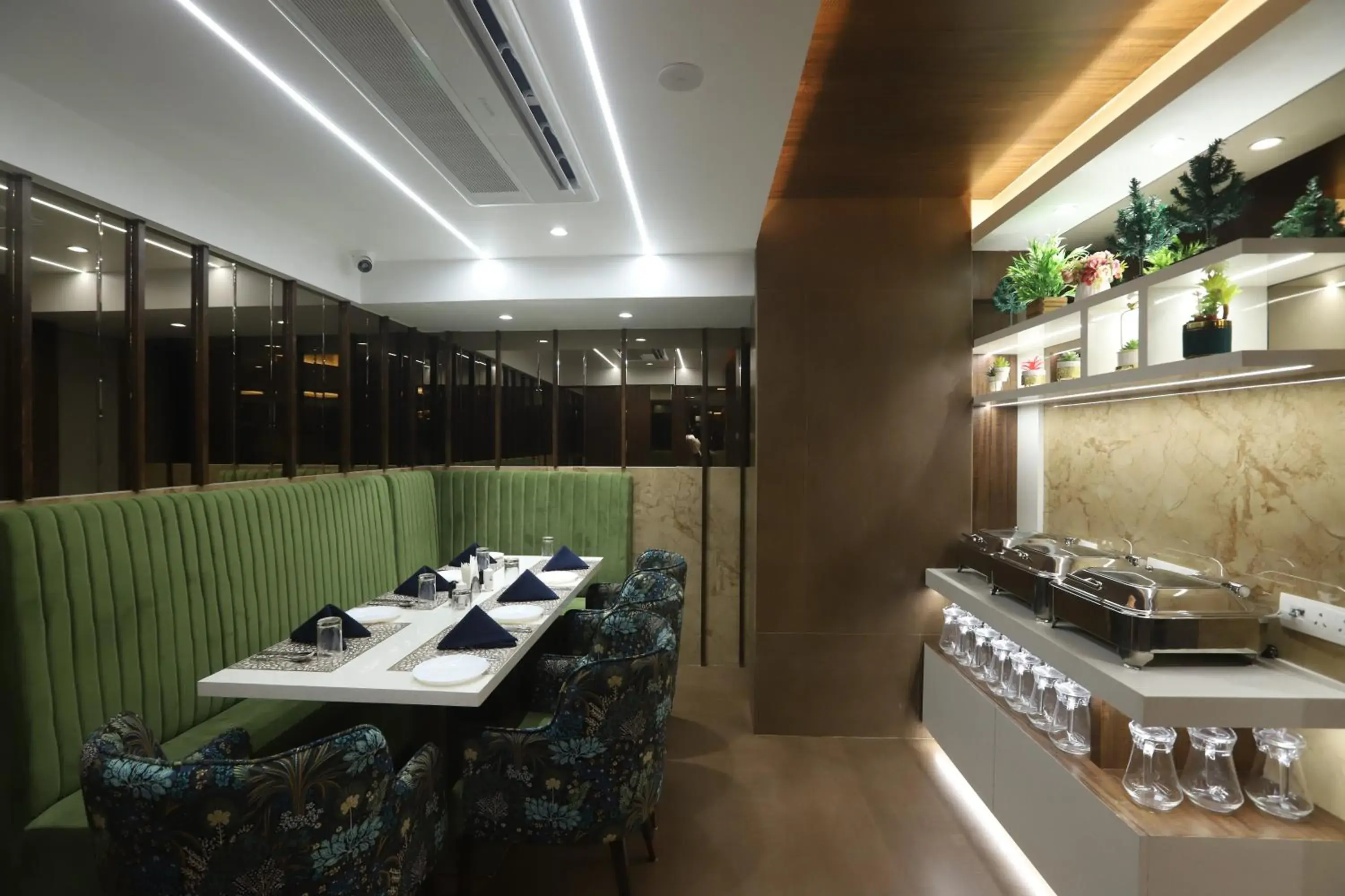 Restaurant/places to eat in Hotel Auris & Banquets, Mumbai International Airport Restaurant/places to eat in Hotel Auris & Banquets, Mumbai International Airport