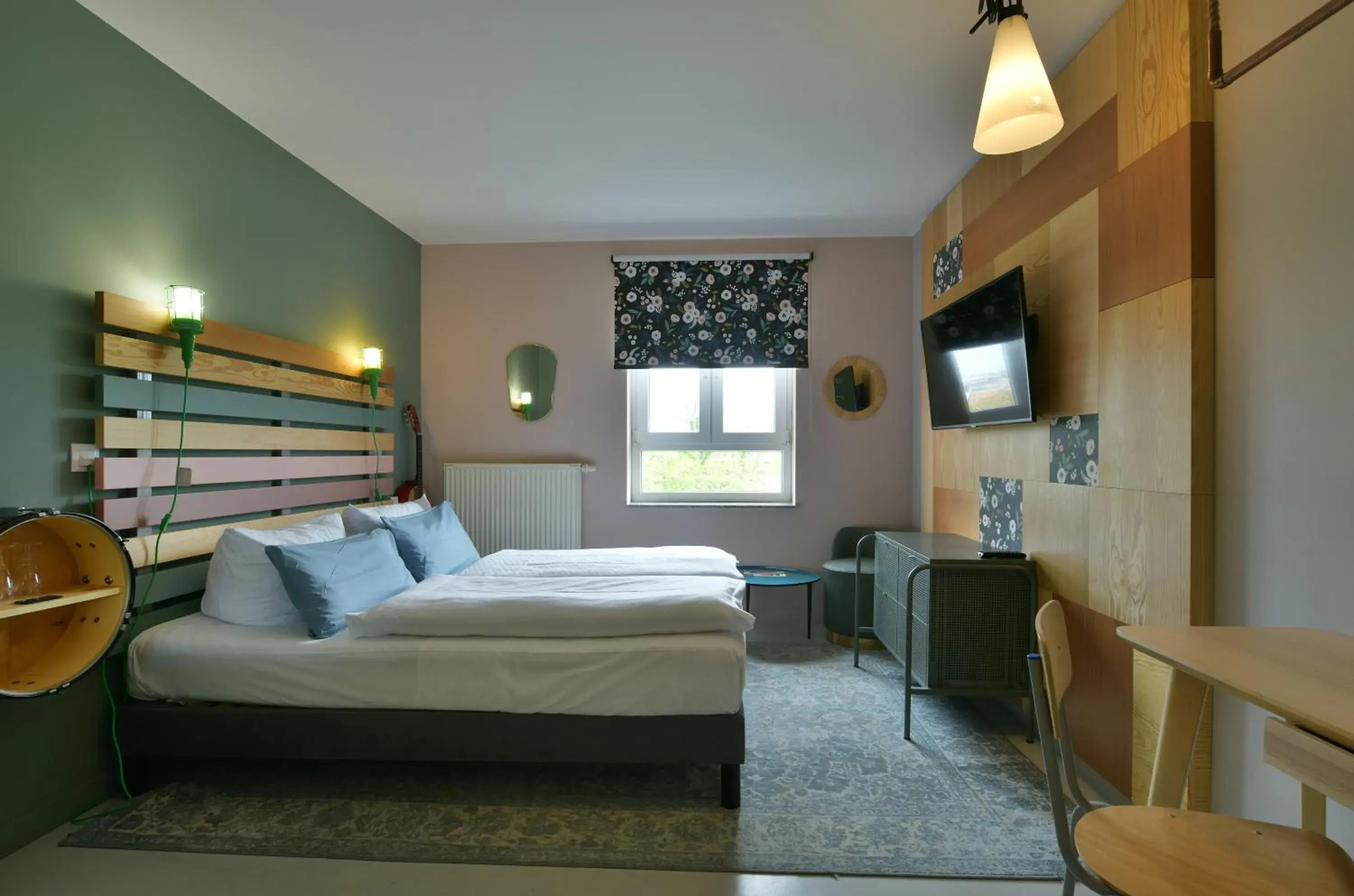 TV and multimedia, Bed in Hotel BIRGIT Berlin Mitte TV and multimedia, Bed in Hotel BIRGIT Berlin Mitte