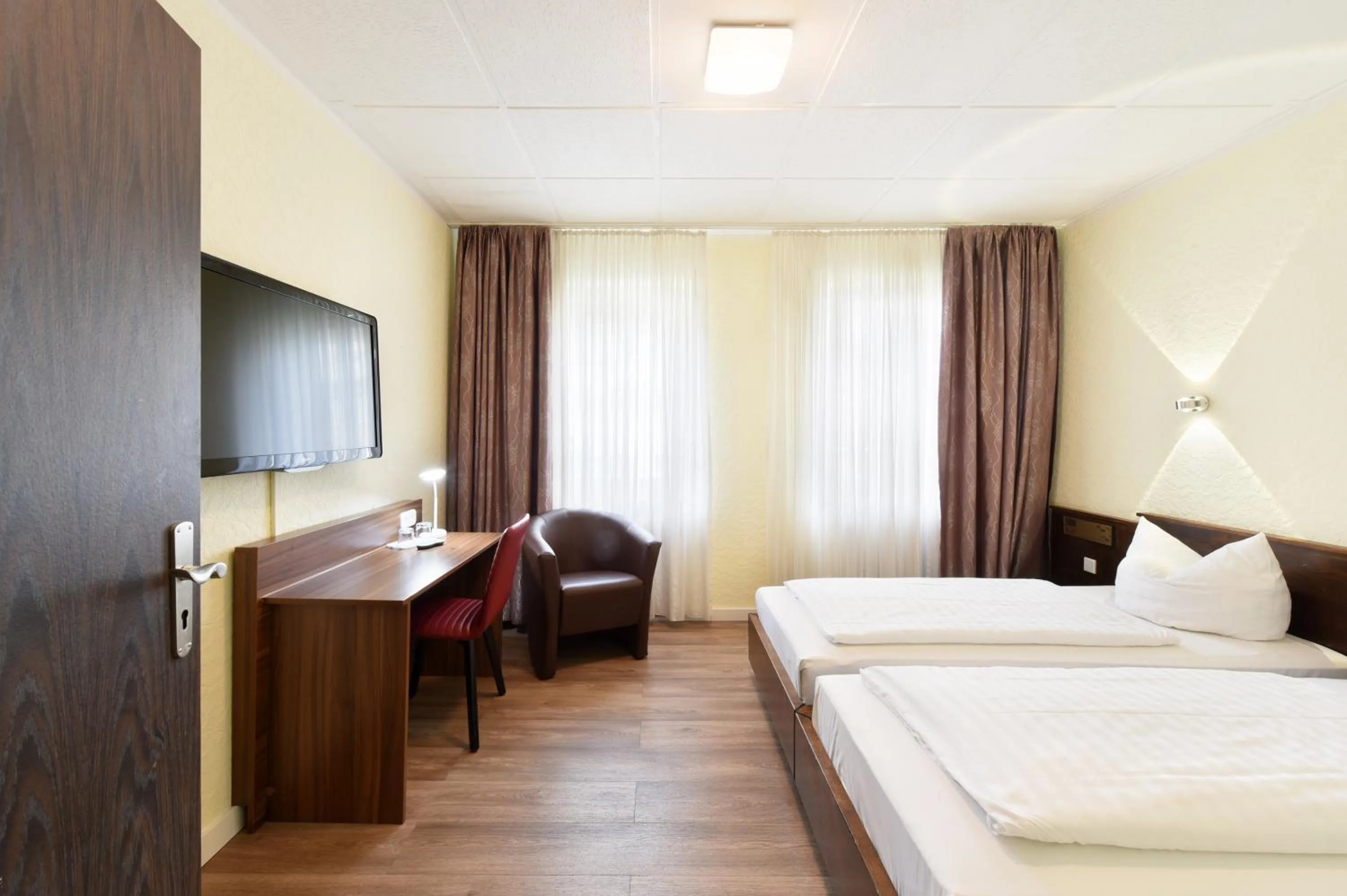 Photo of the whole room, Bed in Hotel Schumacher Düsseldorf