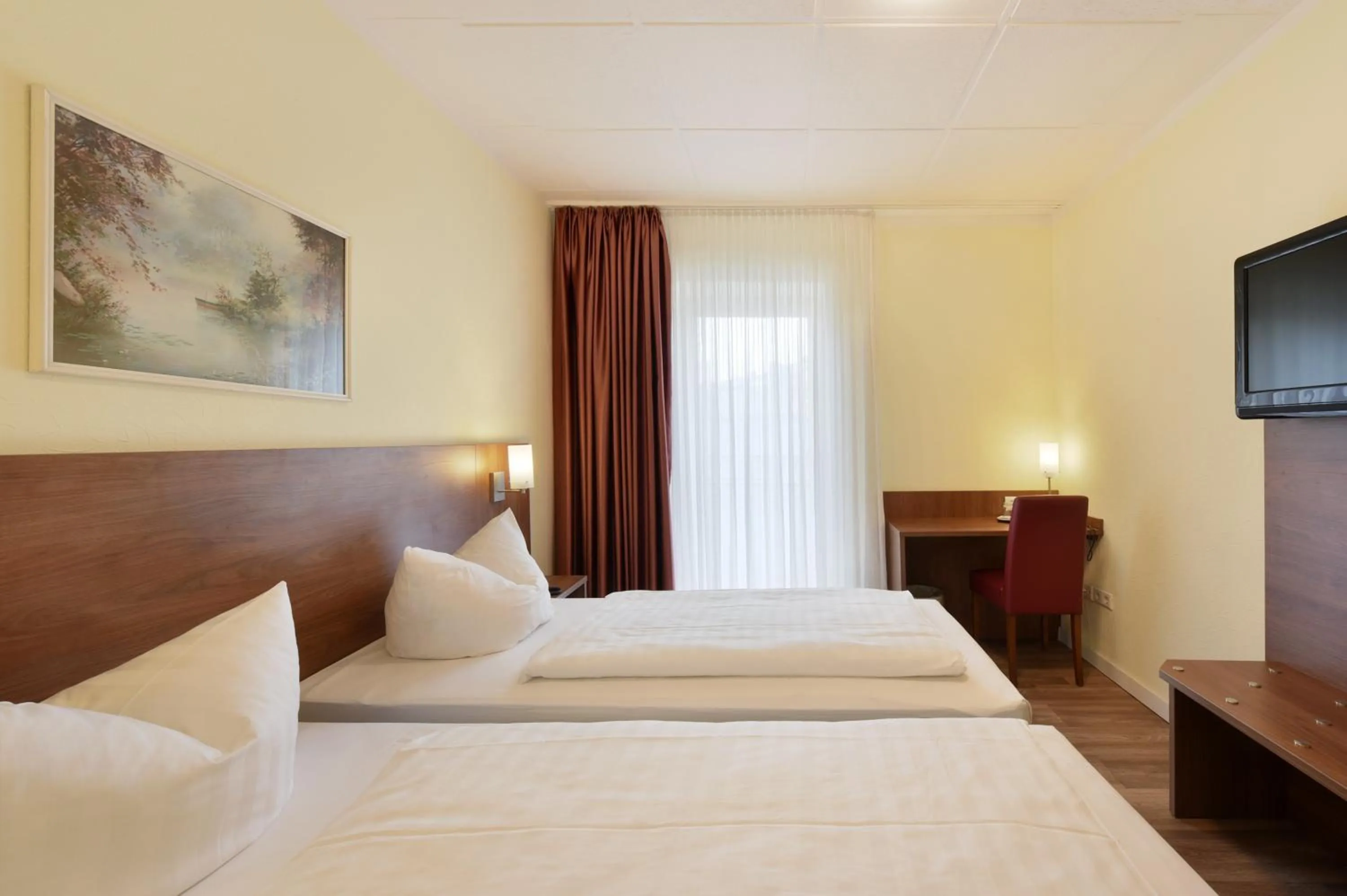 Photo of the whole room, Bed in Hotel Schumacher Düsseldorf