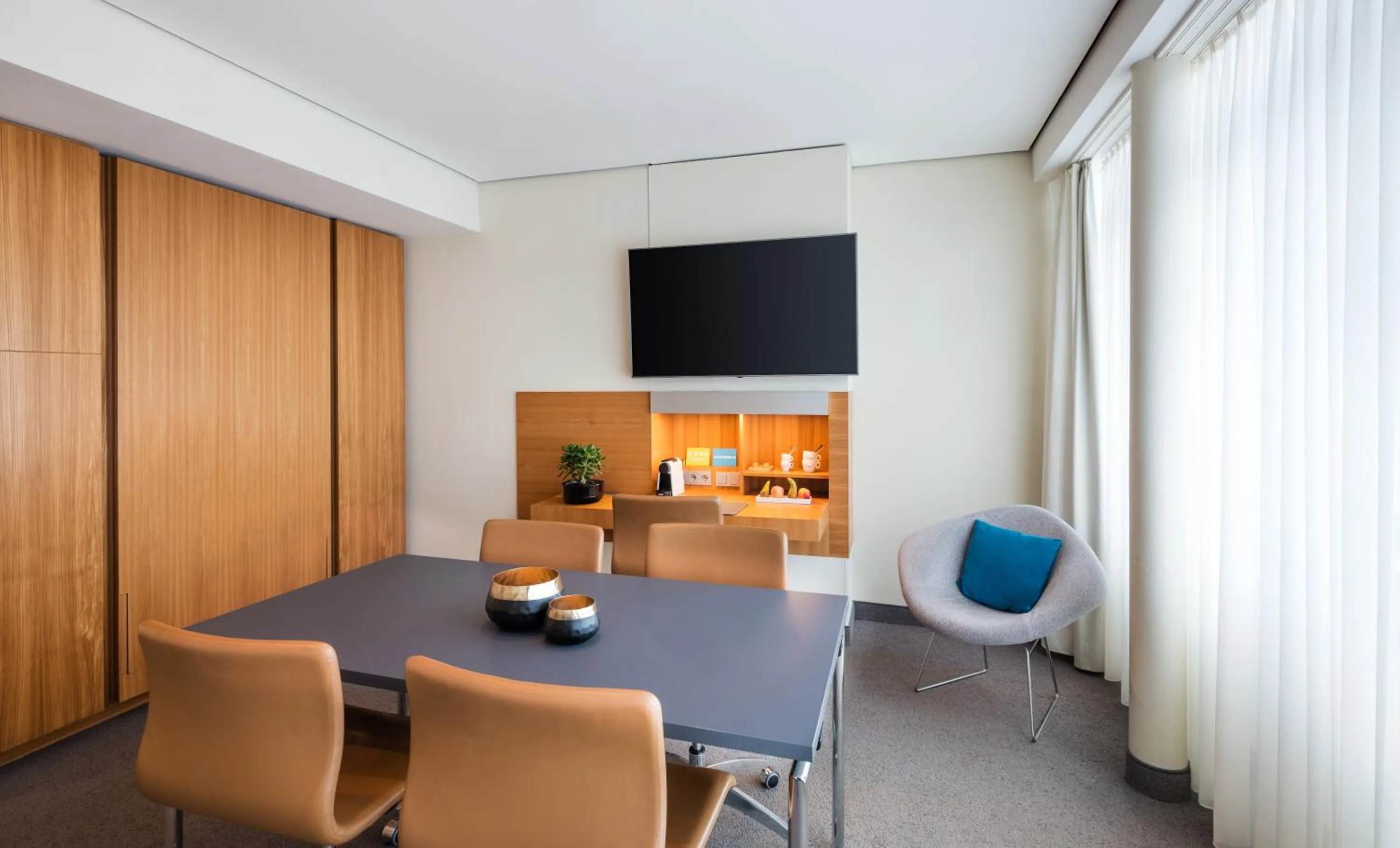 TV and multimedia in Lindner Hotel Berlin Ku'damm, part of JdV by Hyatt