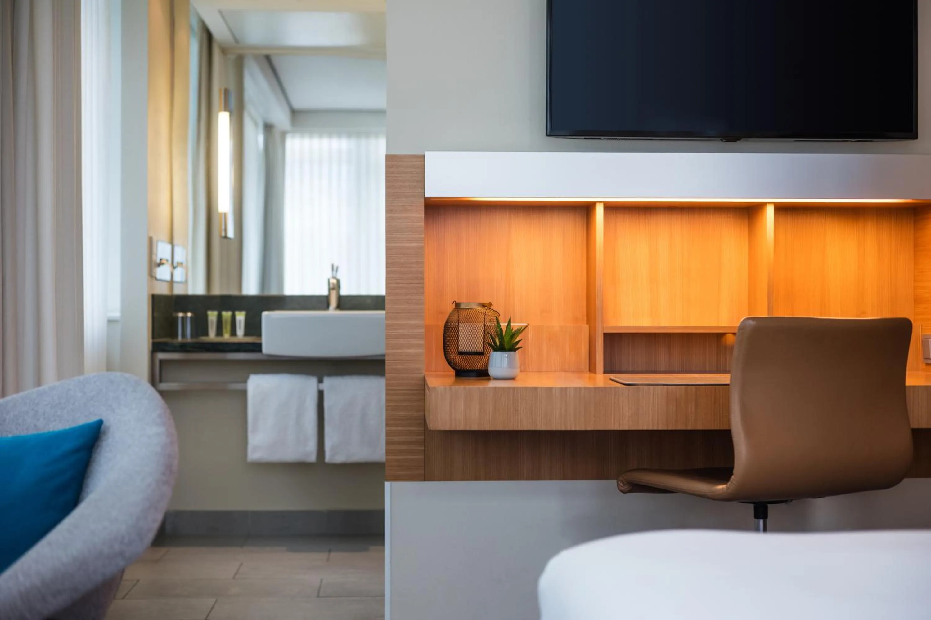 Bathroom, Bed in Lindner Hotel Berlin Ku'damm, part of JdV by Hyatt