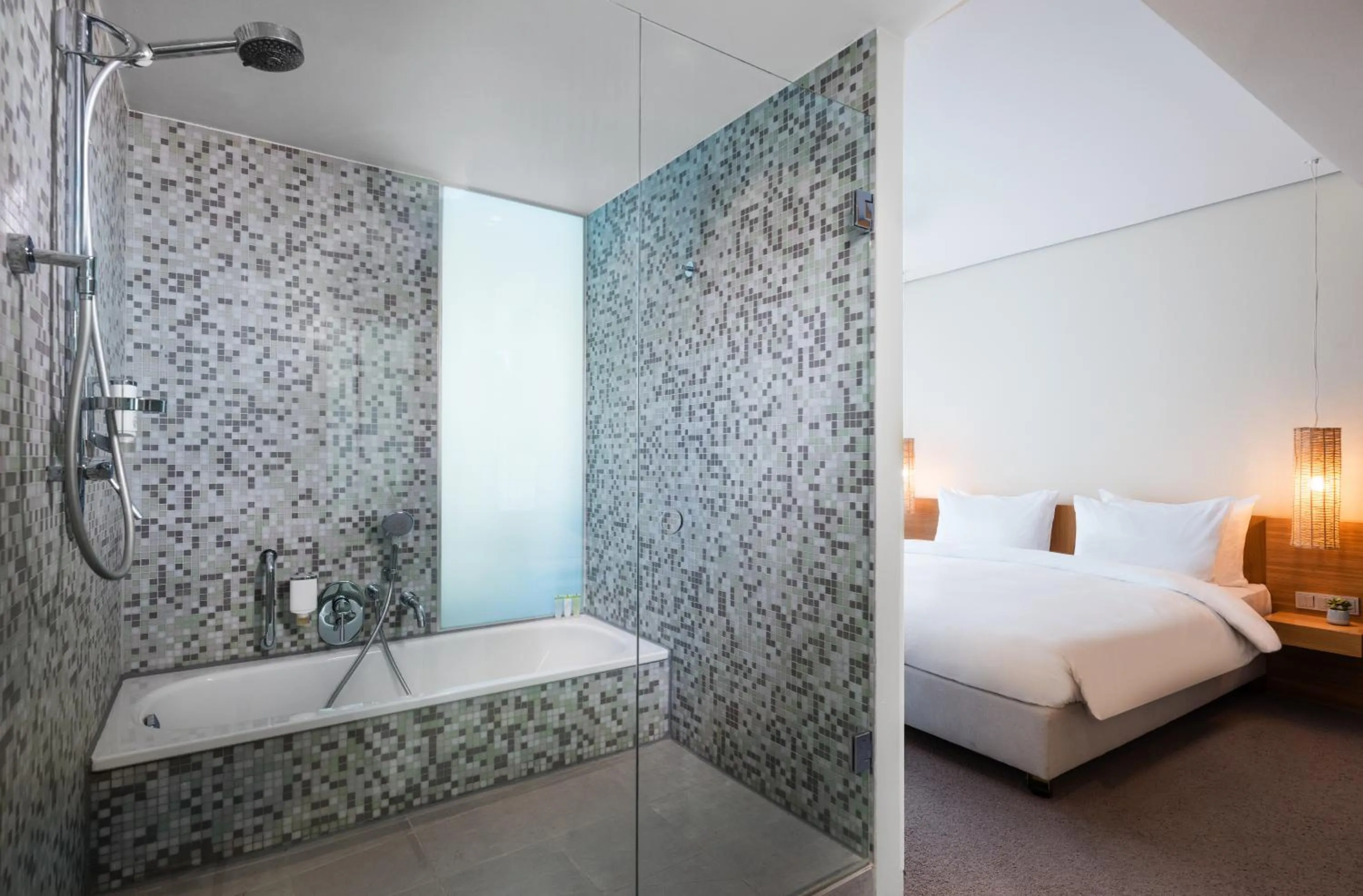 Bathroom, Bed in Lindner Hotel Berlin Ku'damm, part of JdV by Hyatt