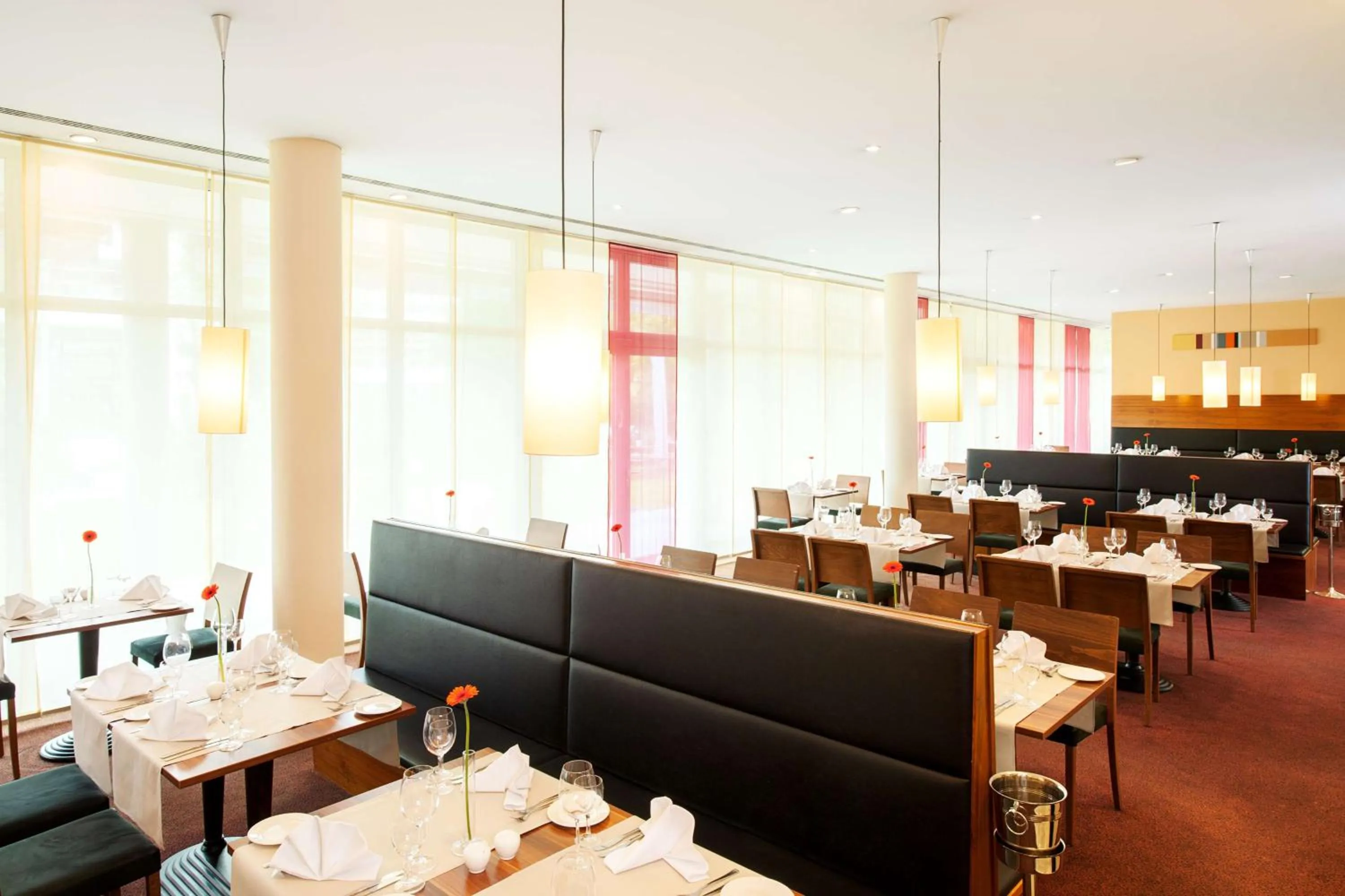 Restaurant/places to eat in NH München Ost Conference Center