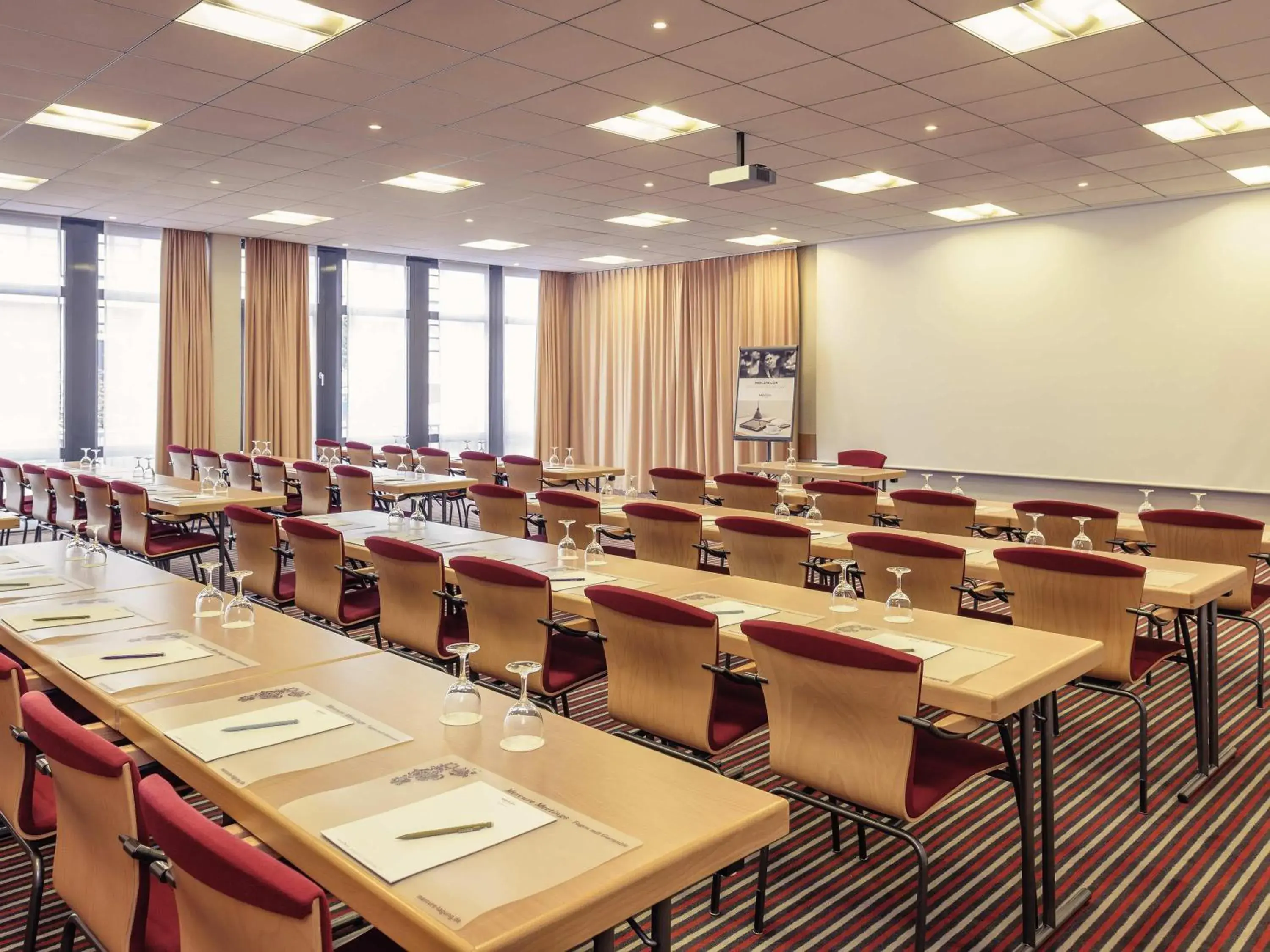 Property building in Mercure Hotel Frankfurt Eschborn Ost Property building in Mercure Hotel Frankfurt Eschborn Ost