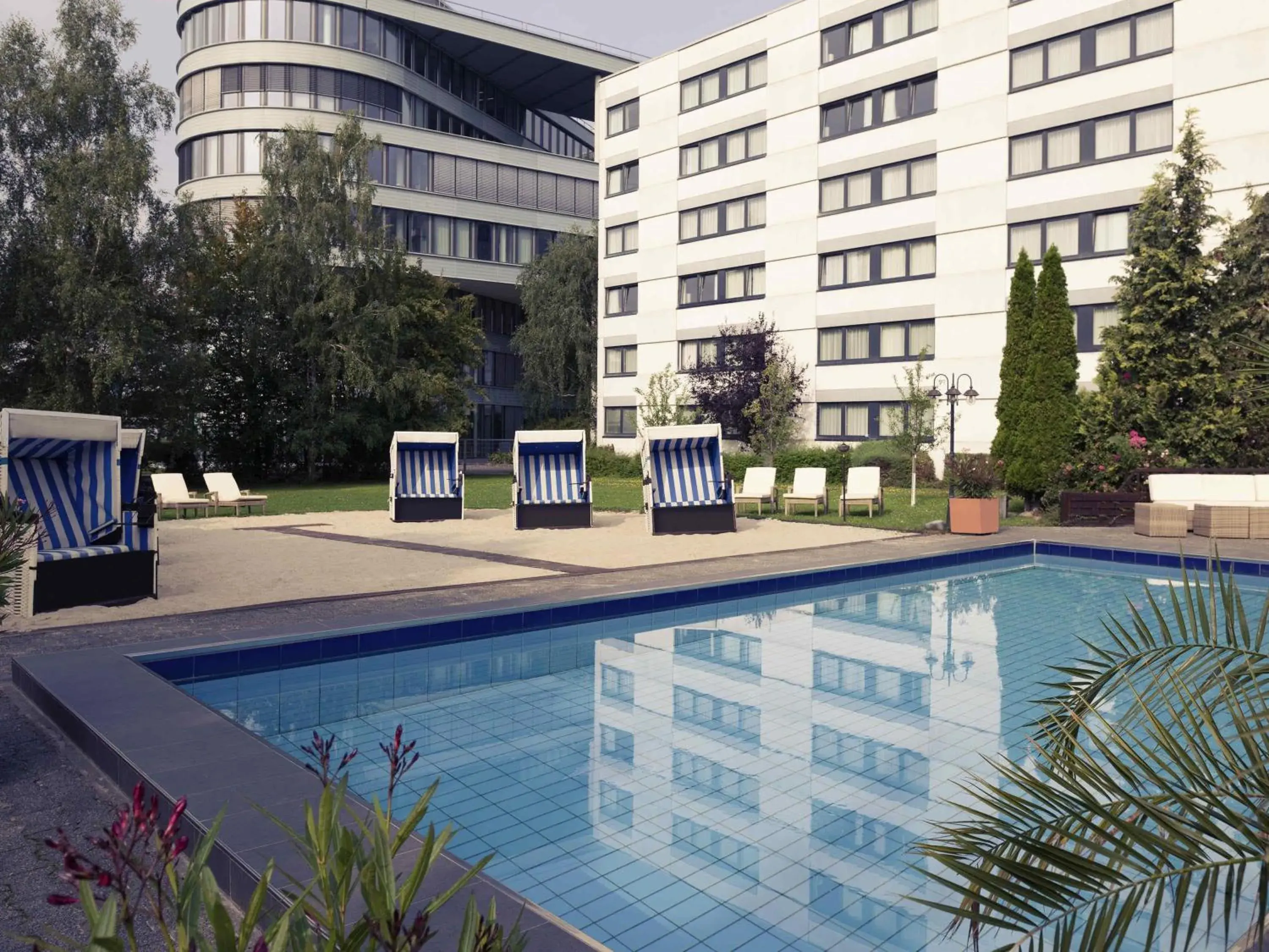 Property building in Mercure Hotel Frankfurt Eschborn Ost Property building in Mercure Hotel Frankfurt Eschborn Ost