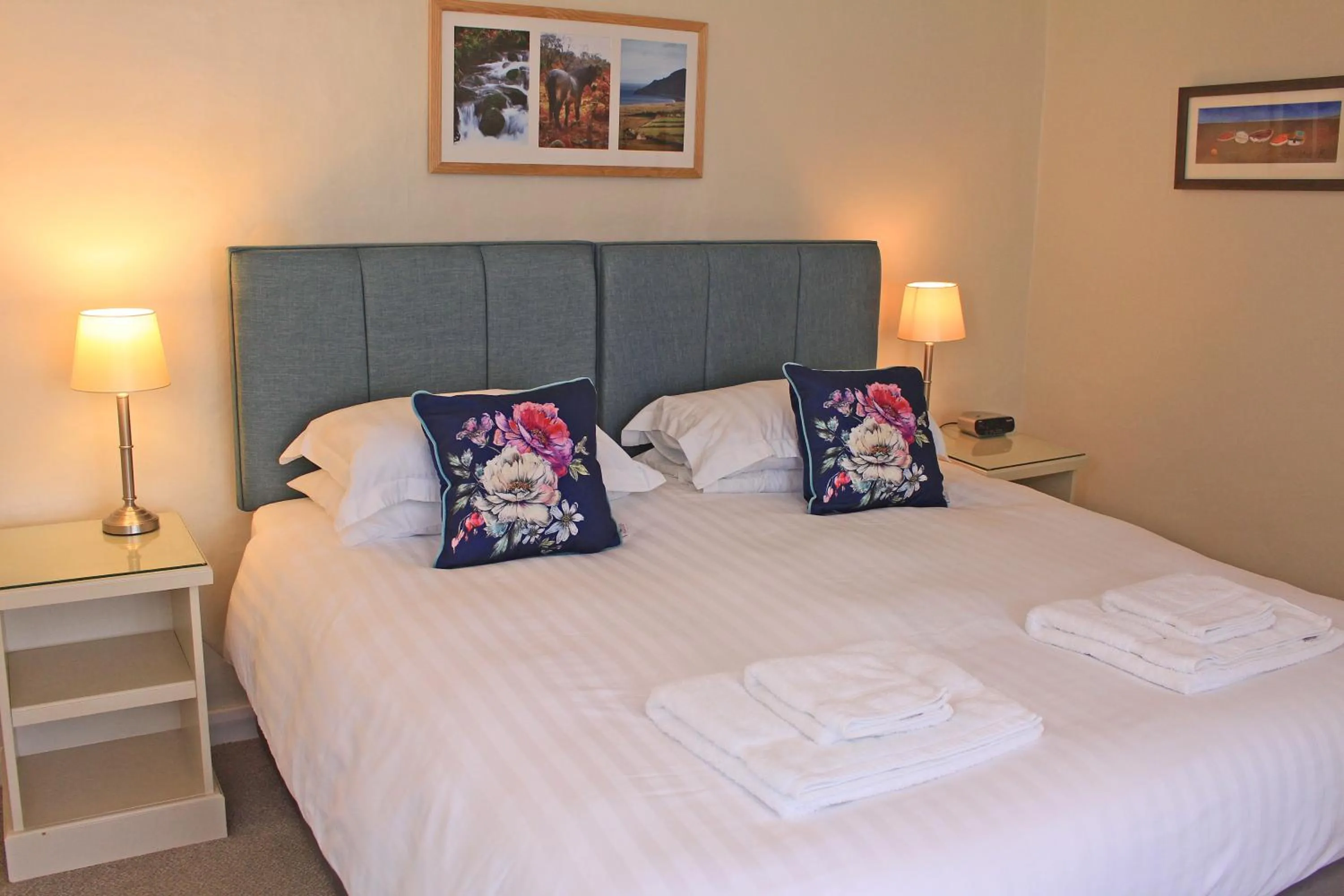 Photo of the whole room, Bed in The Cottage B&B