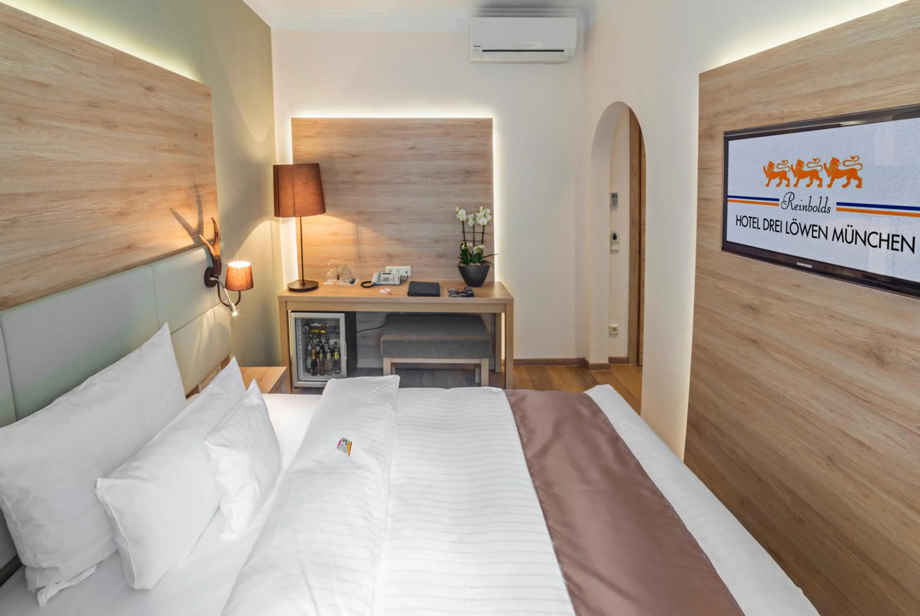 Photo of the whole room, Bed in Drei Loewen