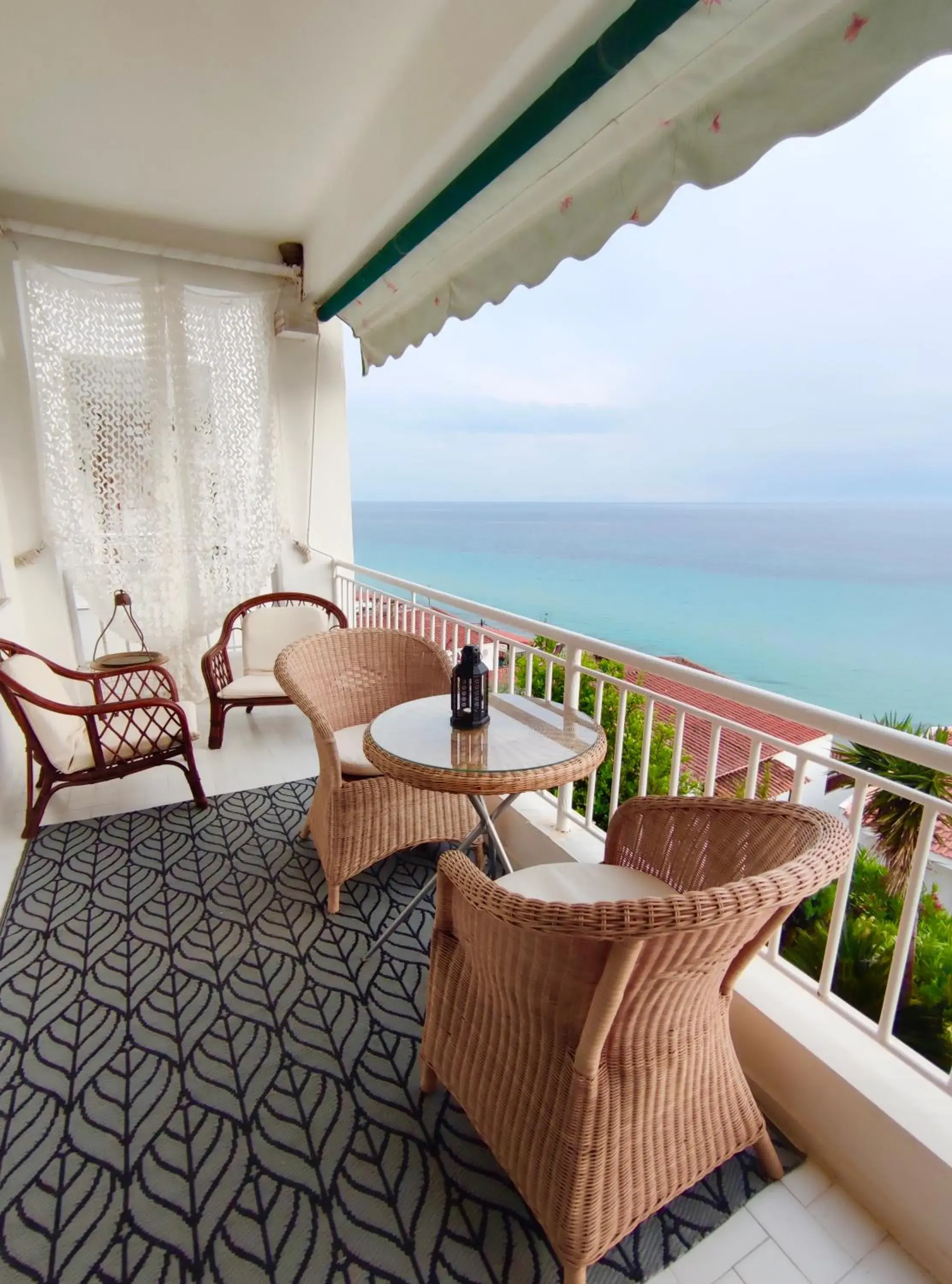 Cozy Seaview Apartment Cozy Seaview Apartment