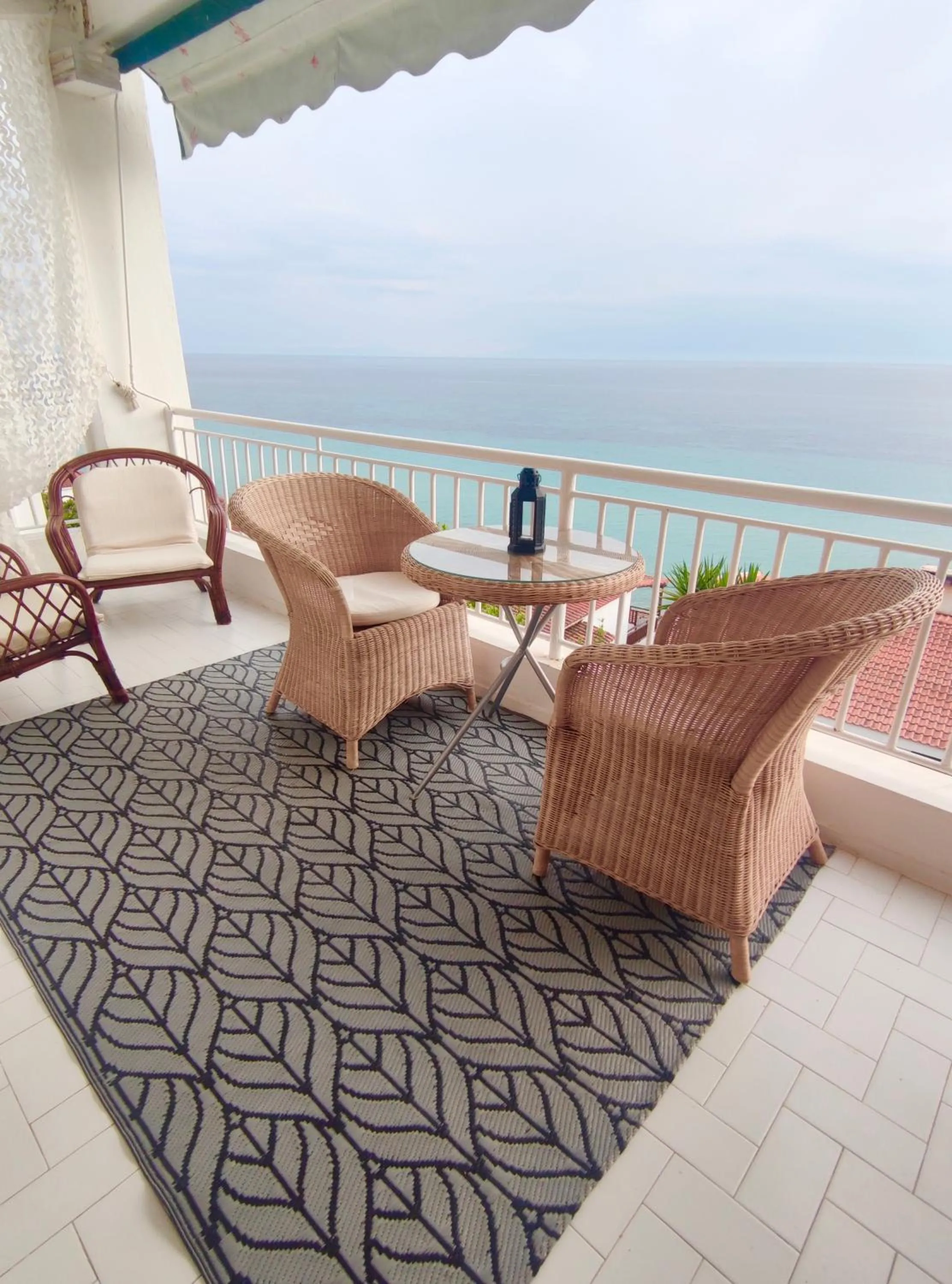 Cozy Seaview Apartment