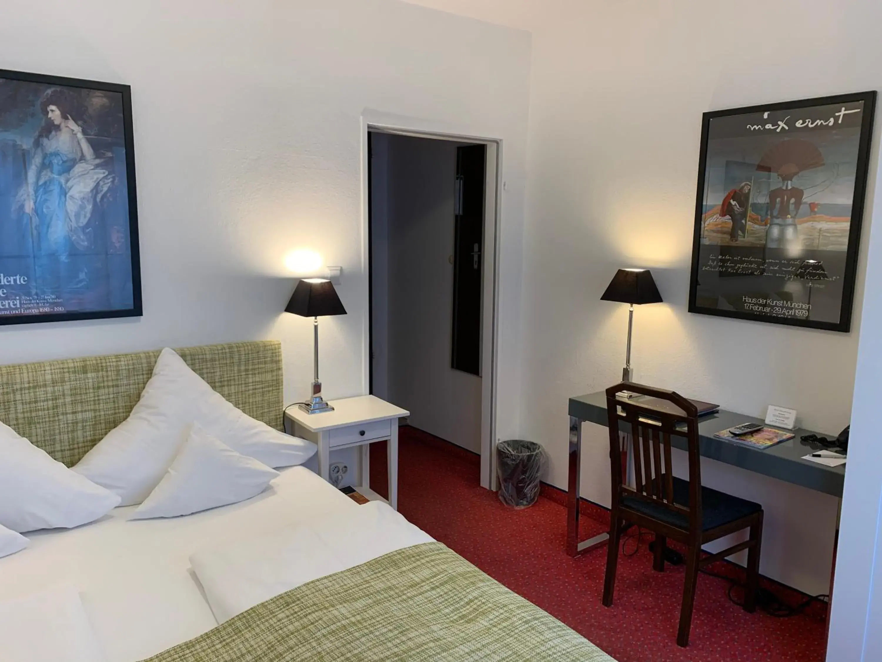 Balcony/Terrace, Bed in Hotel Nymphenburg City - München Balcony/Terrace, Bed in Hotel Nymphenburg City - München