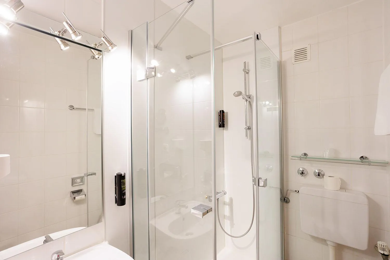 Bathroom in Hotel Nymphenburg City - München