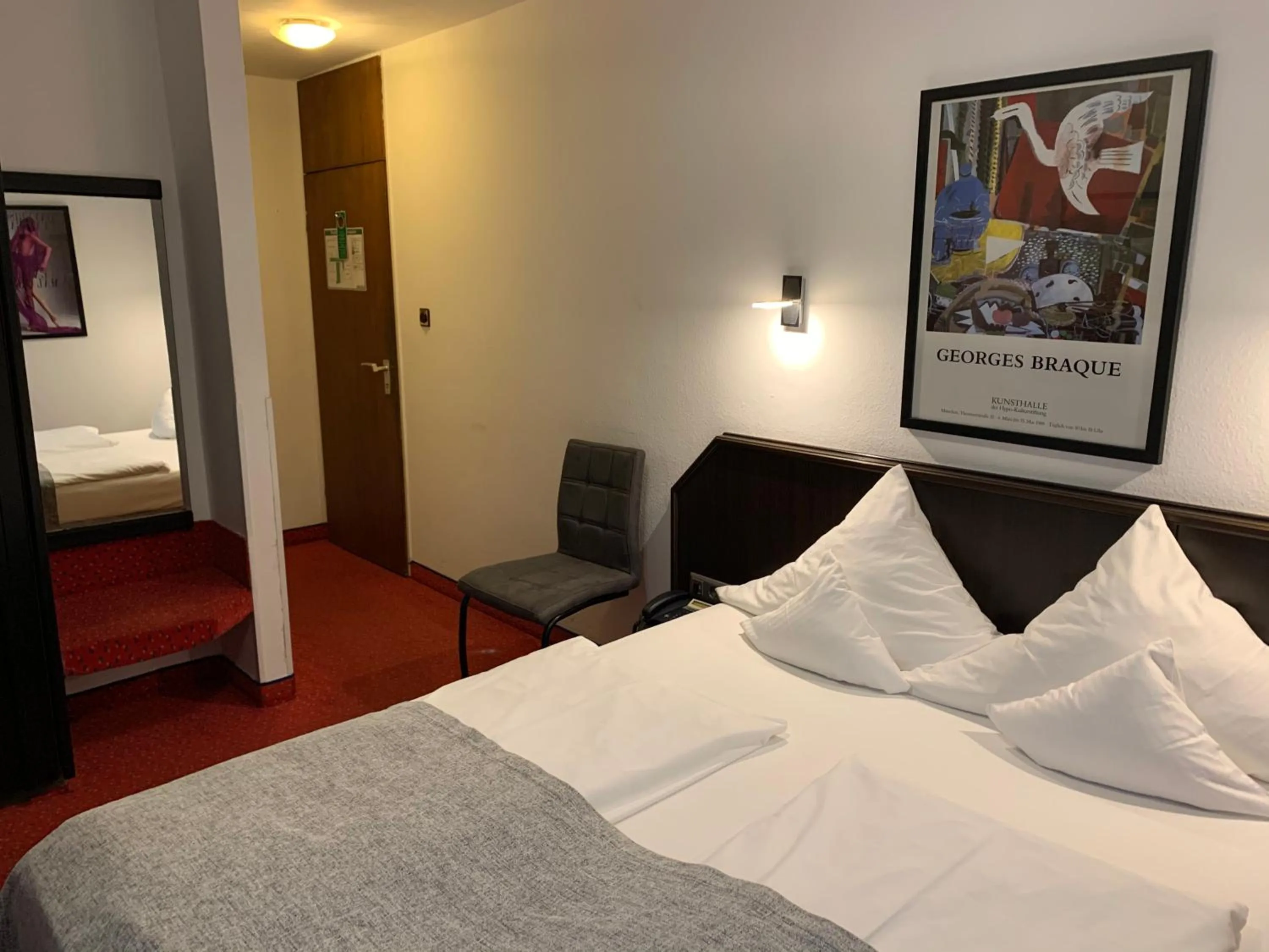 Balcony/Terrace, Bed in Hotel Nymphenburg City - München