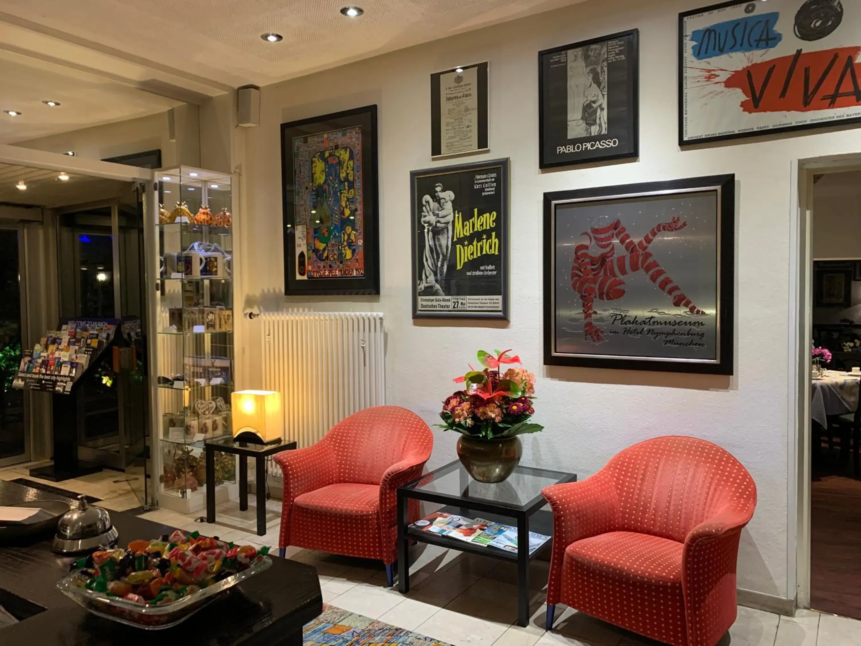 Lobby or reception in Hotel Nymphenburg City - München Lobby or reception in Hotel Nymphenburg City - München