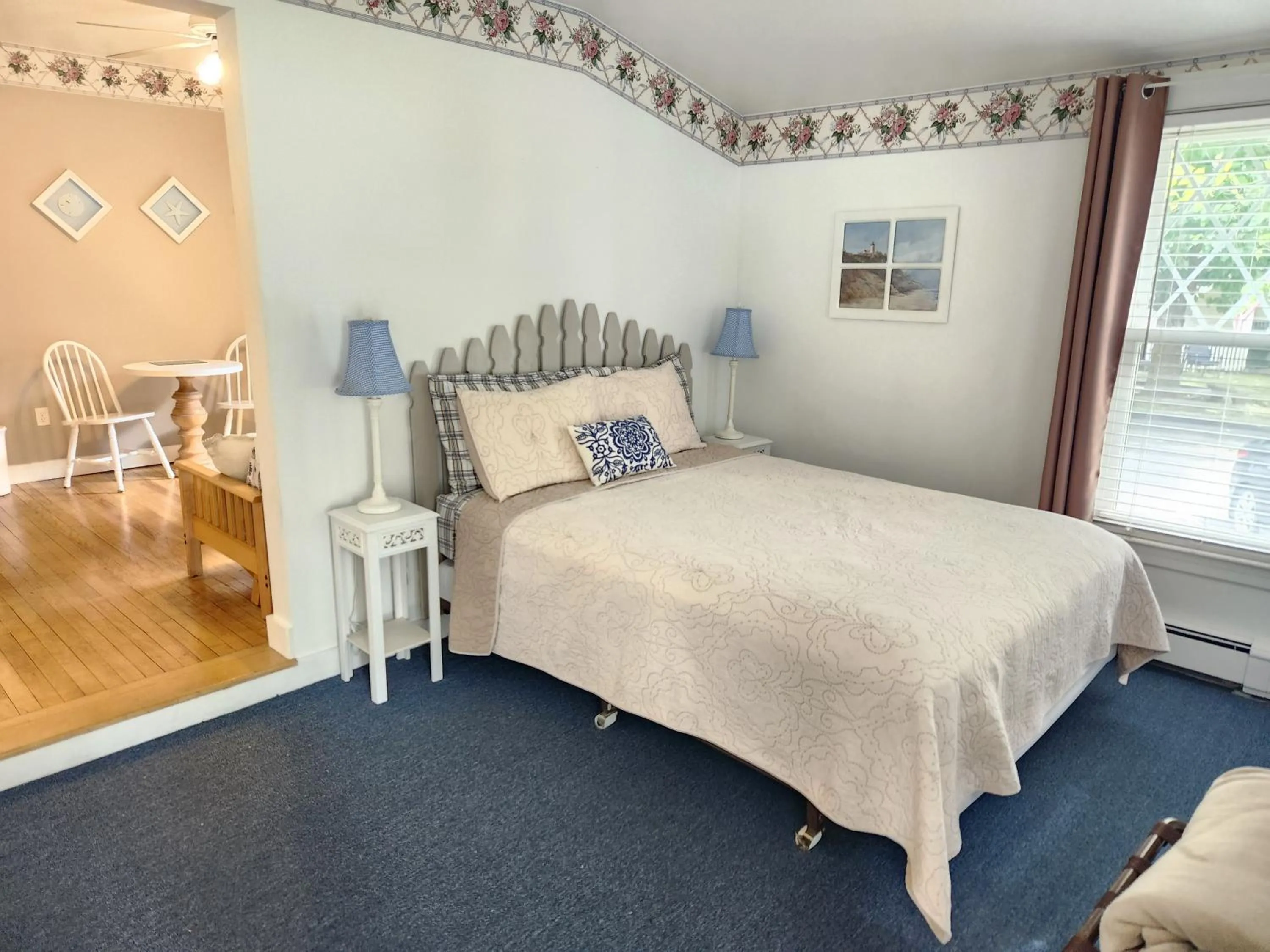 Photo of the whole room, Bed in Old Orchard Beach Inn