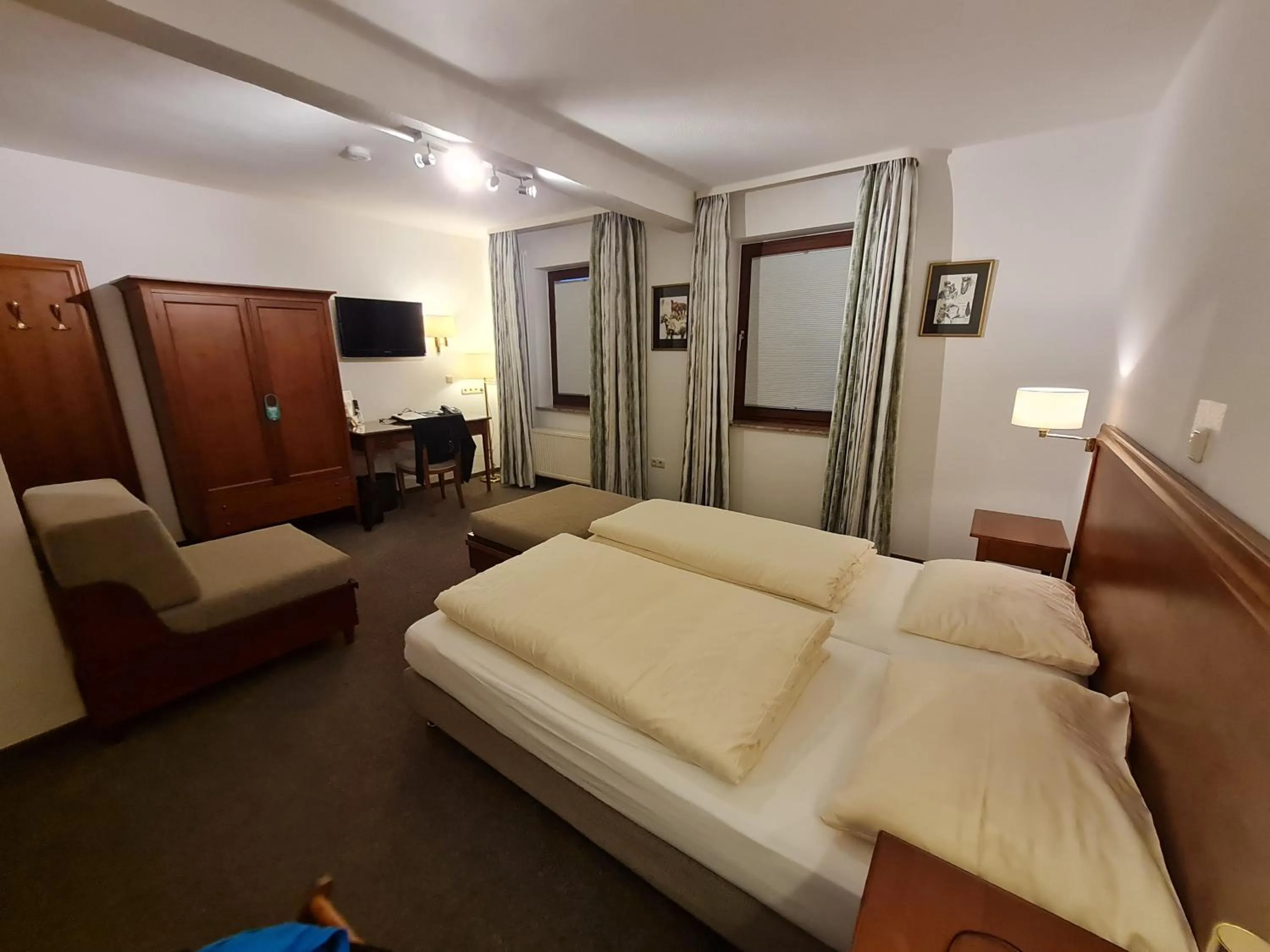 Bed in Hotel Waldquelle - Baumhaushotel Aerzen