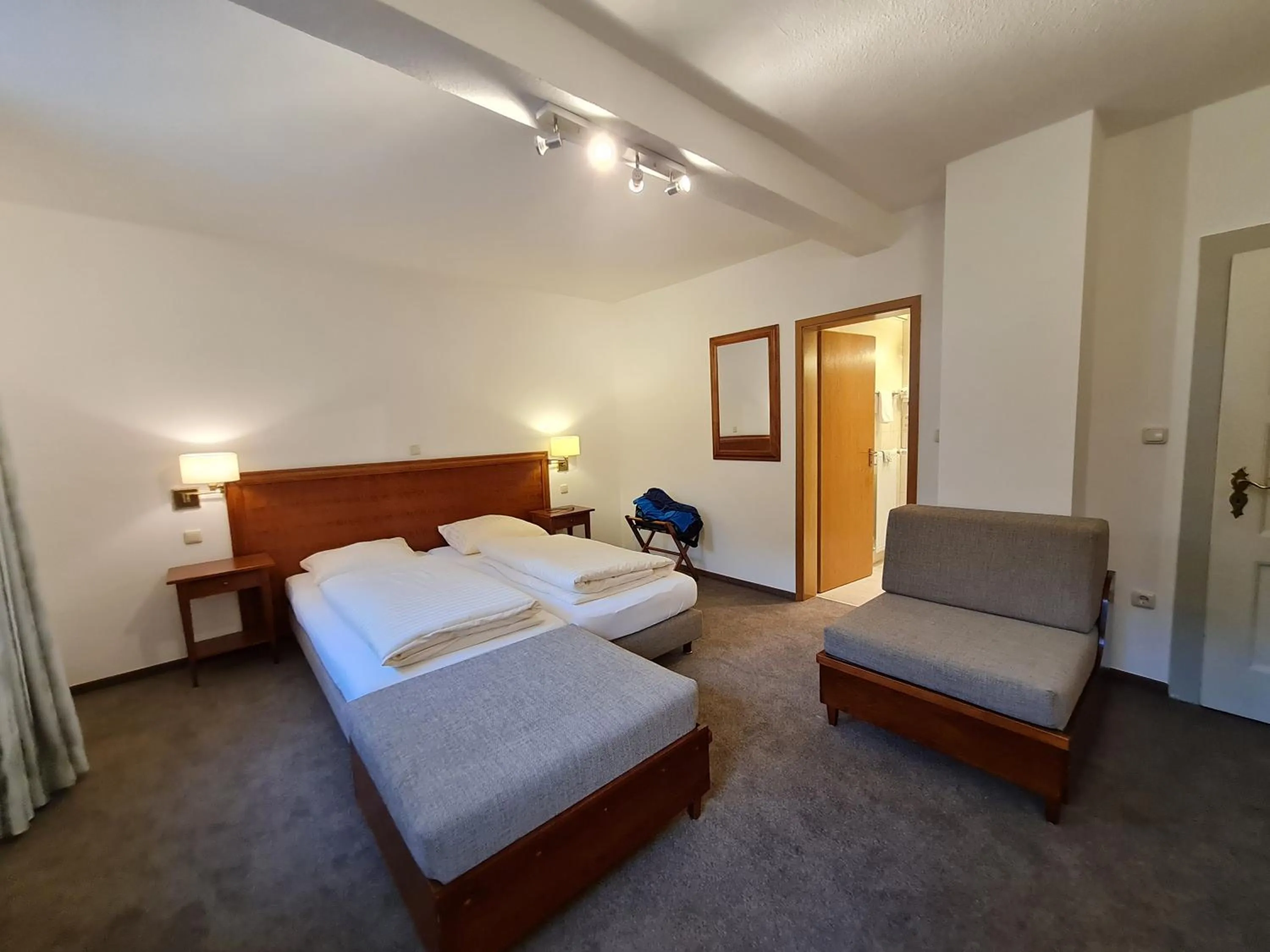 Bed in Hotel Waldquelle - Baumhaushotel Aerzen