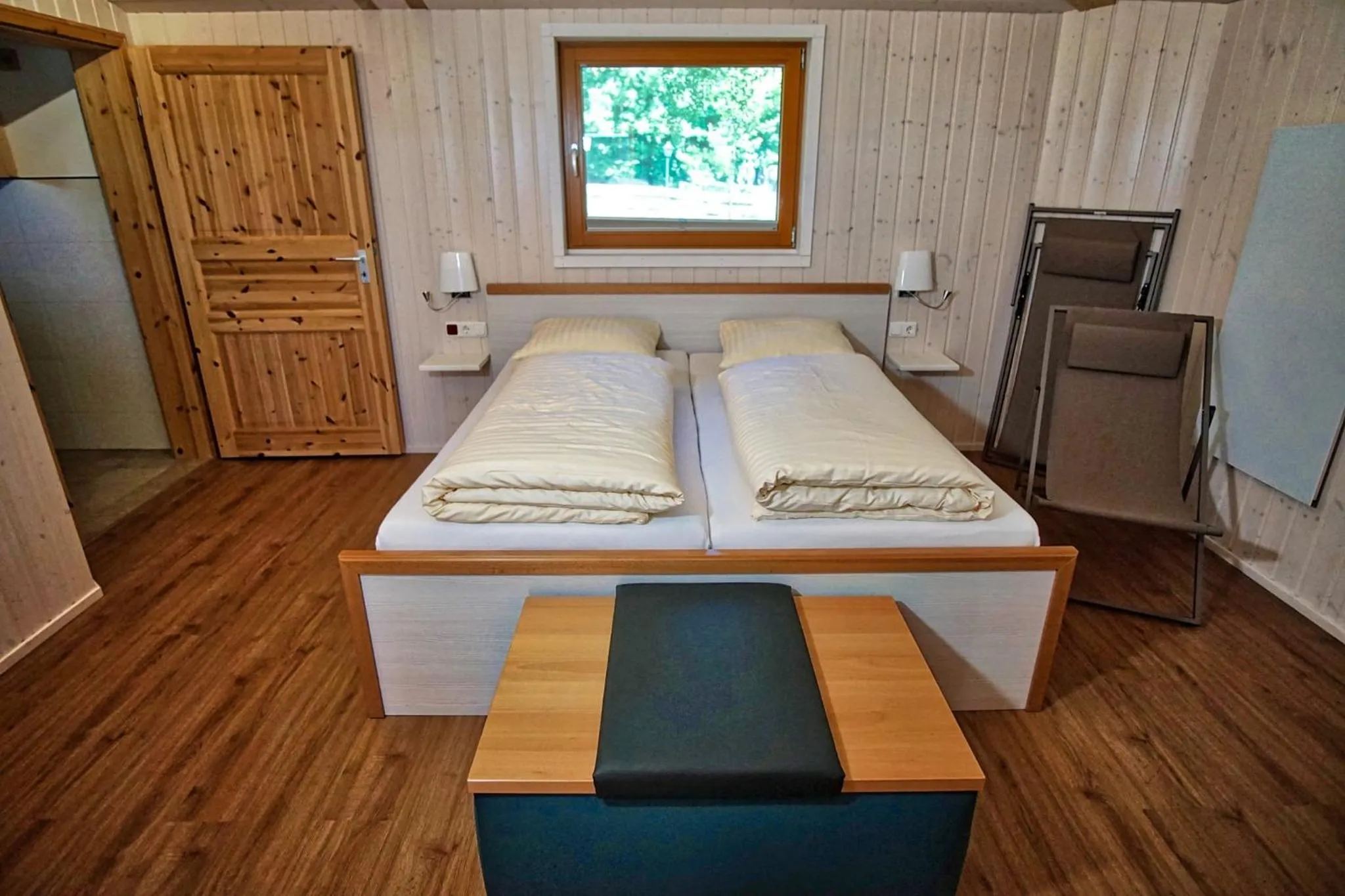 Bed in Hotel Waldquelle - Baumhaushotel Aerzen