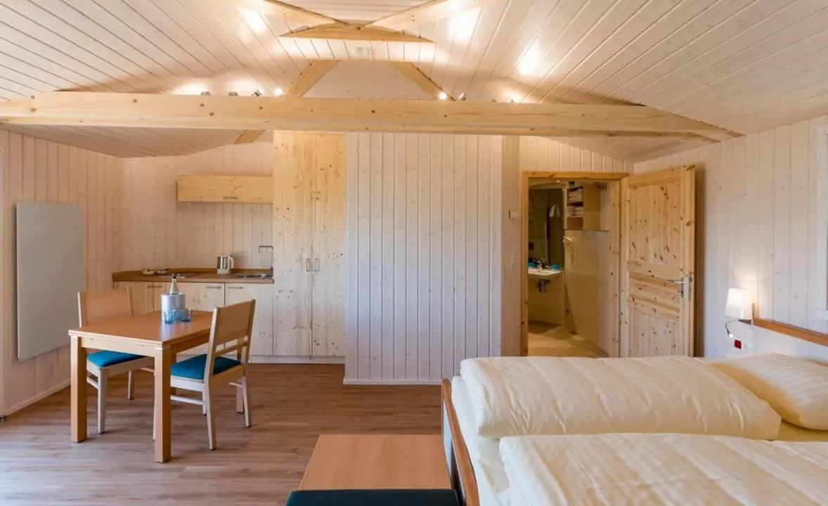 Bed in Hotel Waldquelle - Baumhaushotel Aerzen