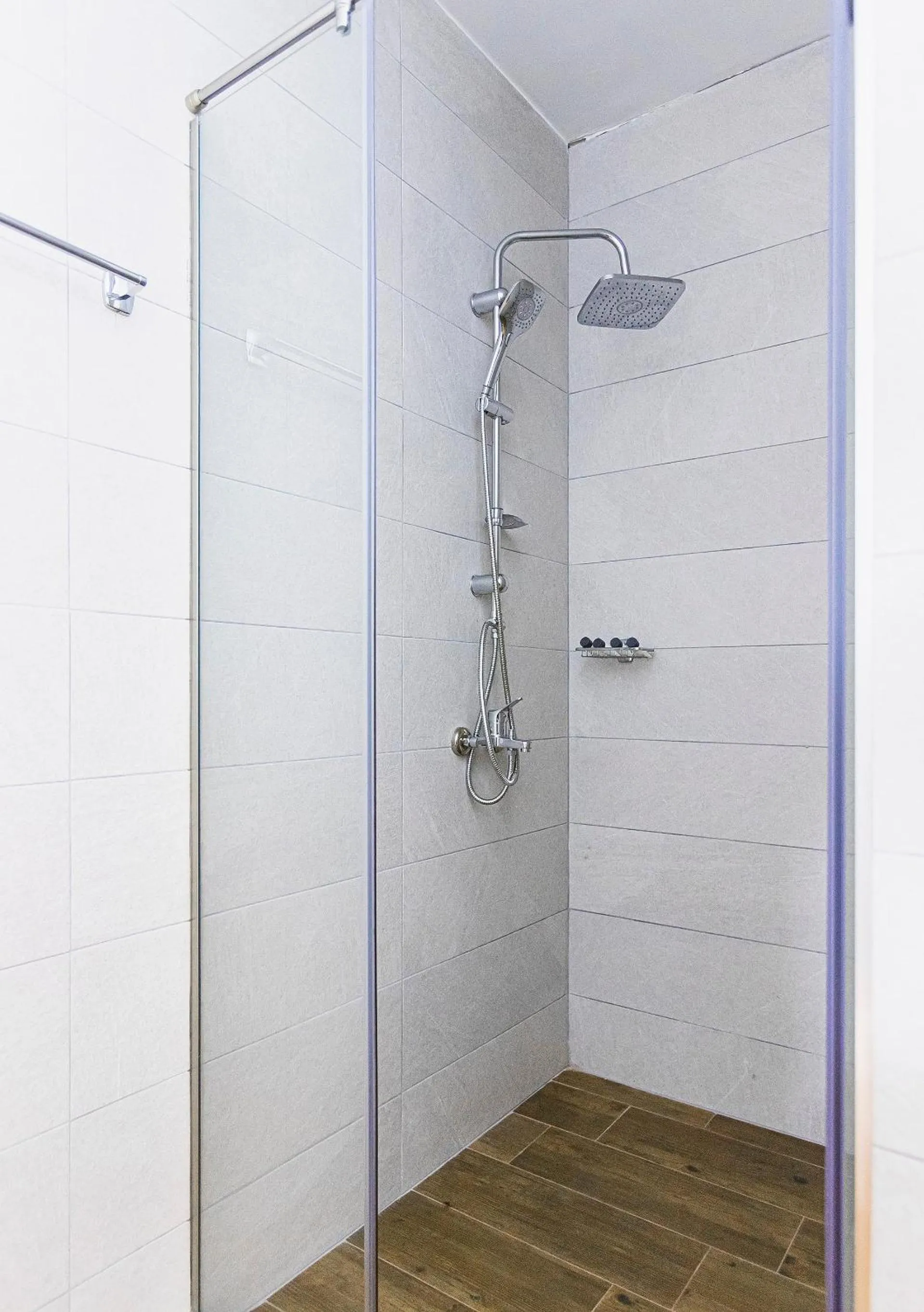 Shower in Olivar Hotel Tirana