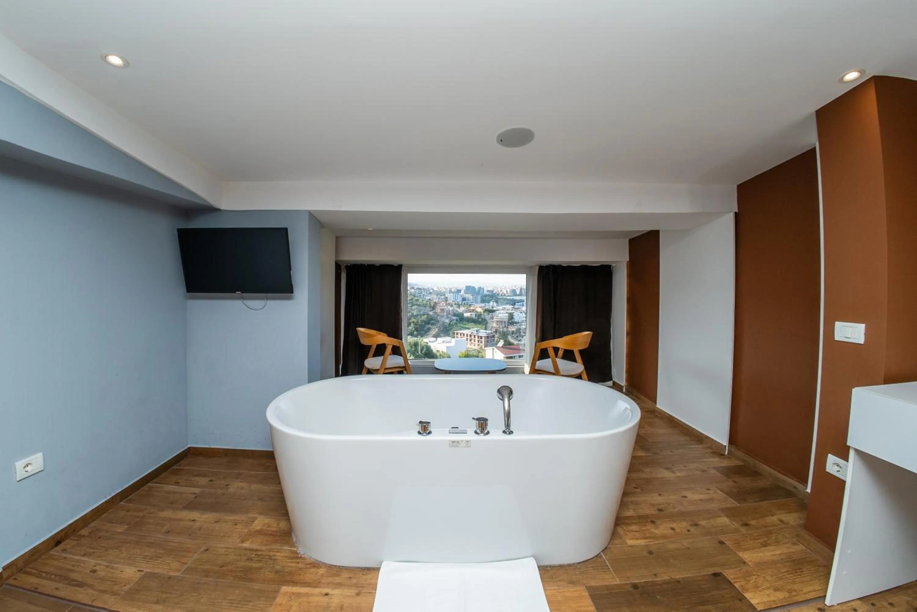 Hot Tub in Olivar Hotel Tirana