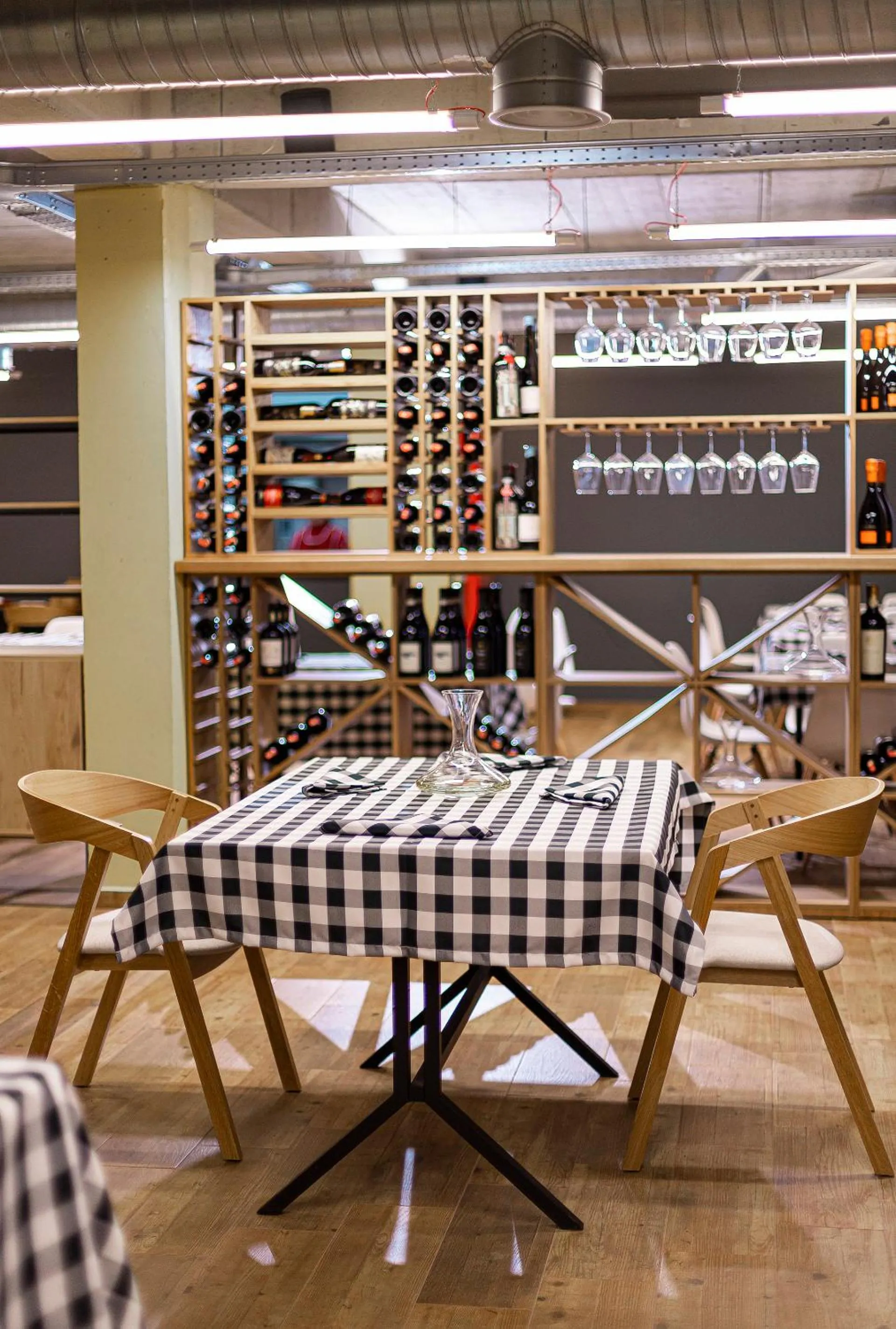 Restaurant/places to eat in Olivar Hotel Tirana