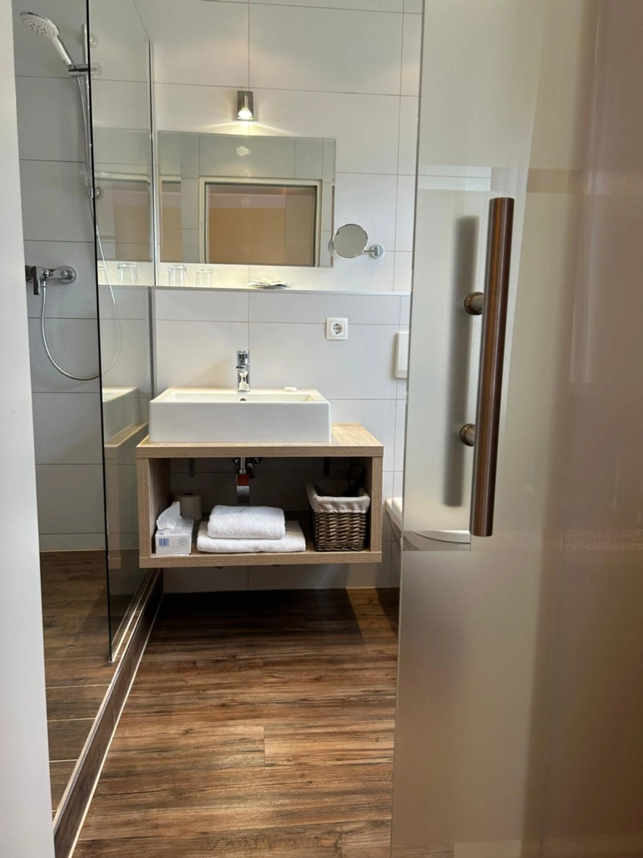 Shower in Würmtaler Gästehaus