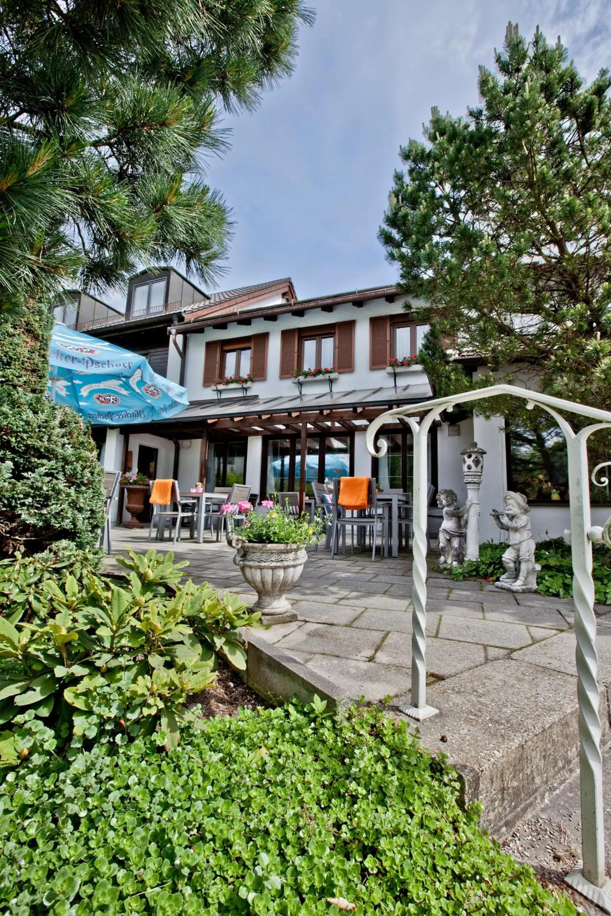 Facade/entrance in Würmtaler Gästehaus