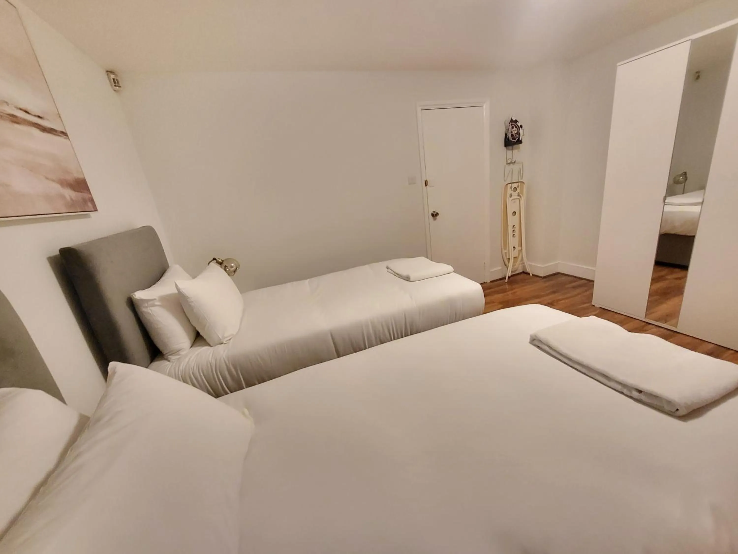 Bedroom, Bed in London City Modern Apartment, Woolwich