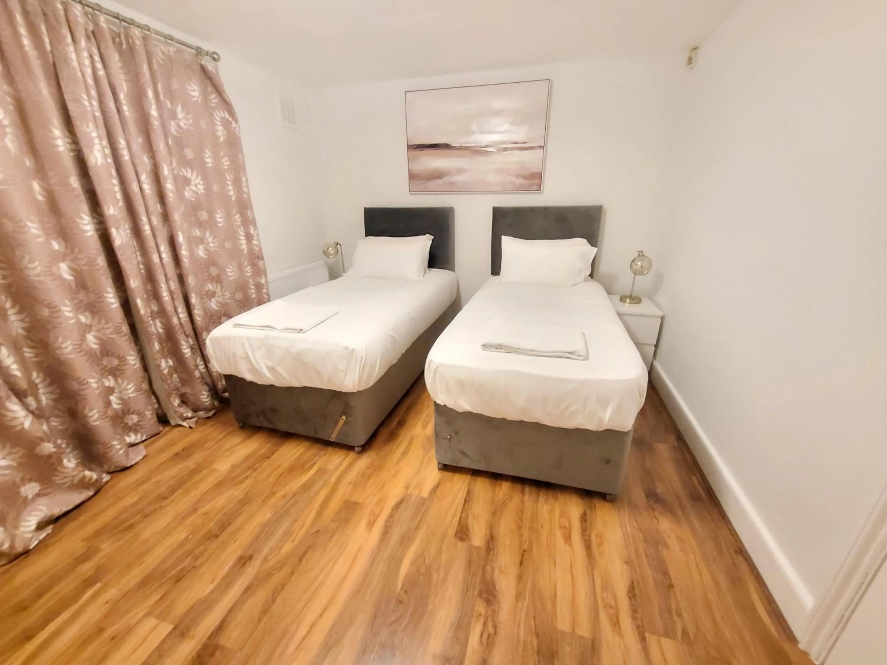 Bedroom, Bed in London City Modern Apartment, Woolwich