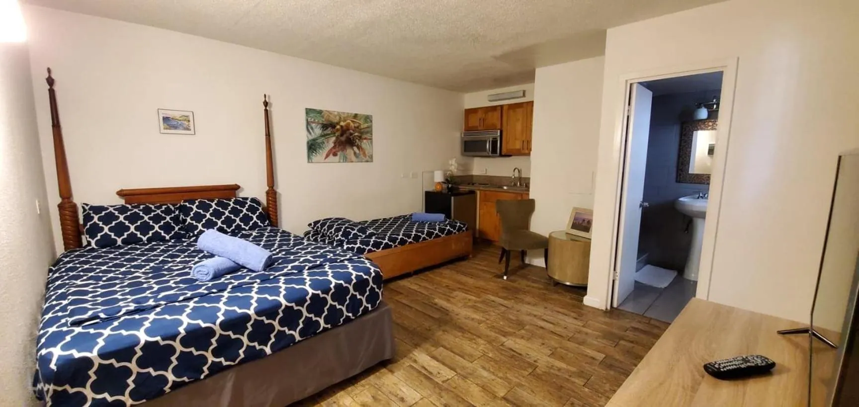 Bed in The Beach Waikiki Boutique Hostel