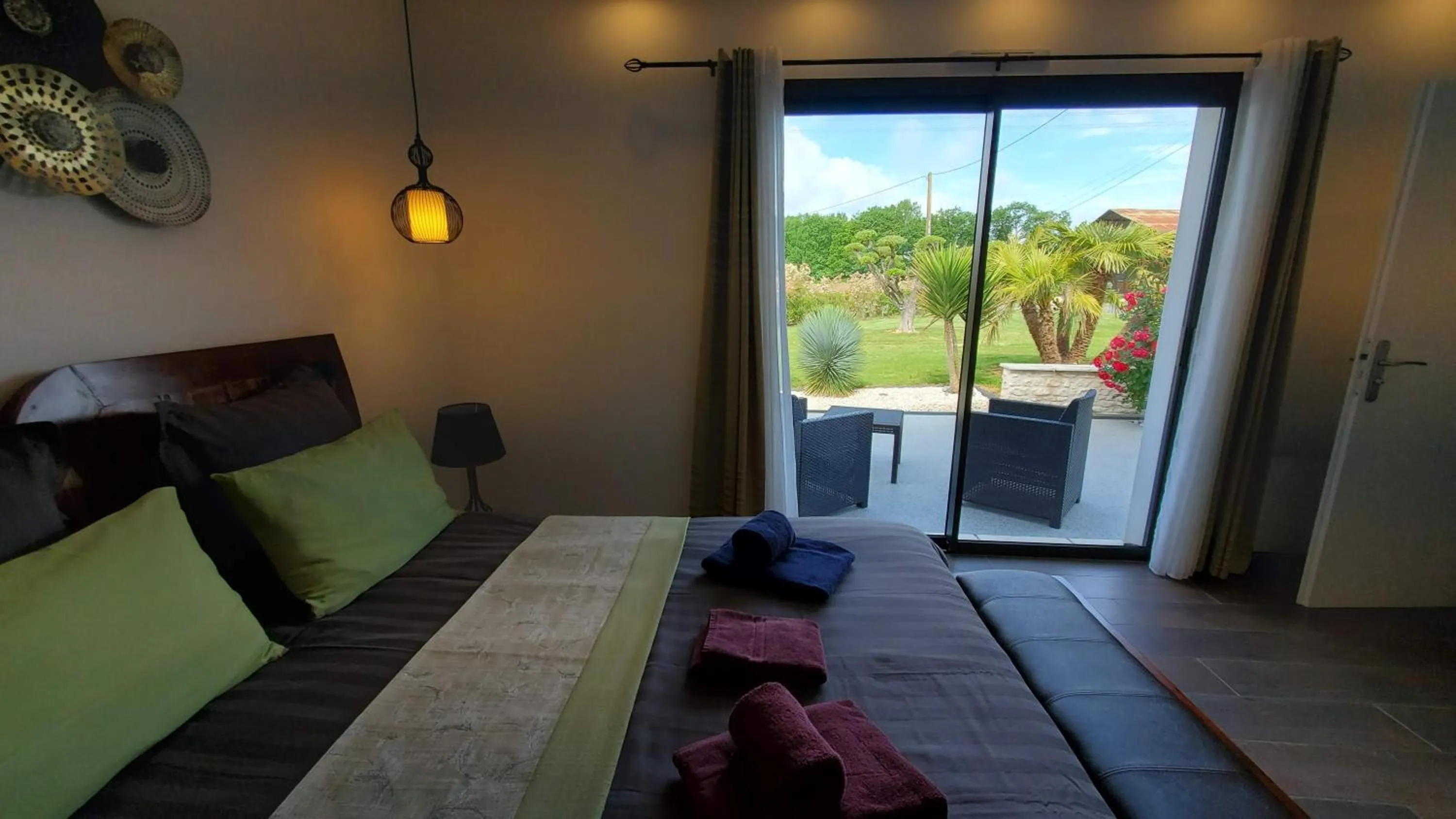 Patio, Bed in Les Cuves - Saintes