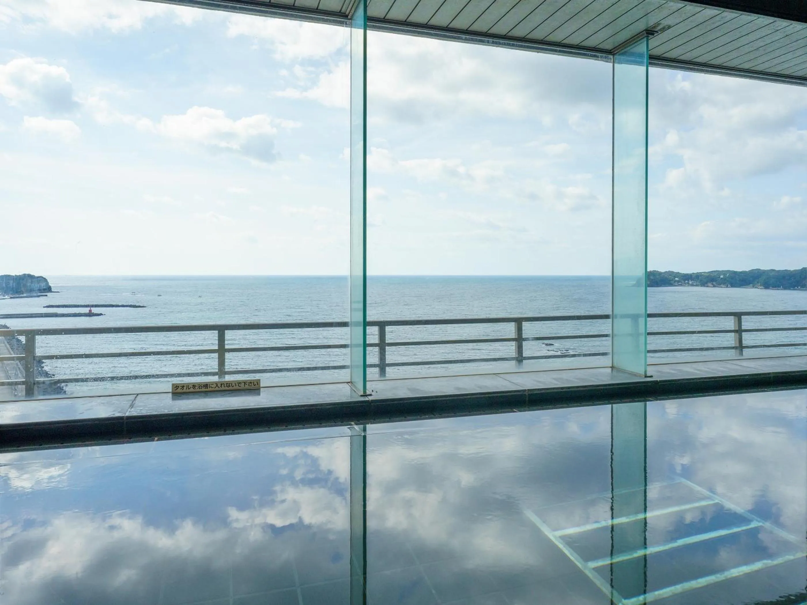 Hot Spring Bath in Mikazuki Sea-Park Hotel Katsuura