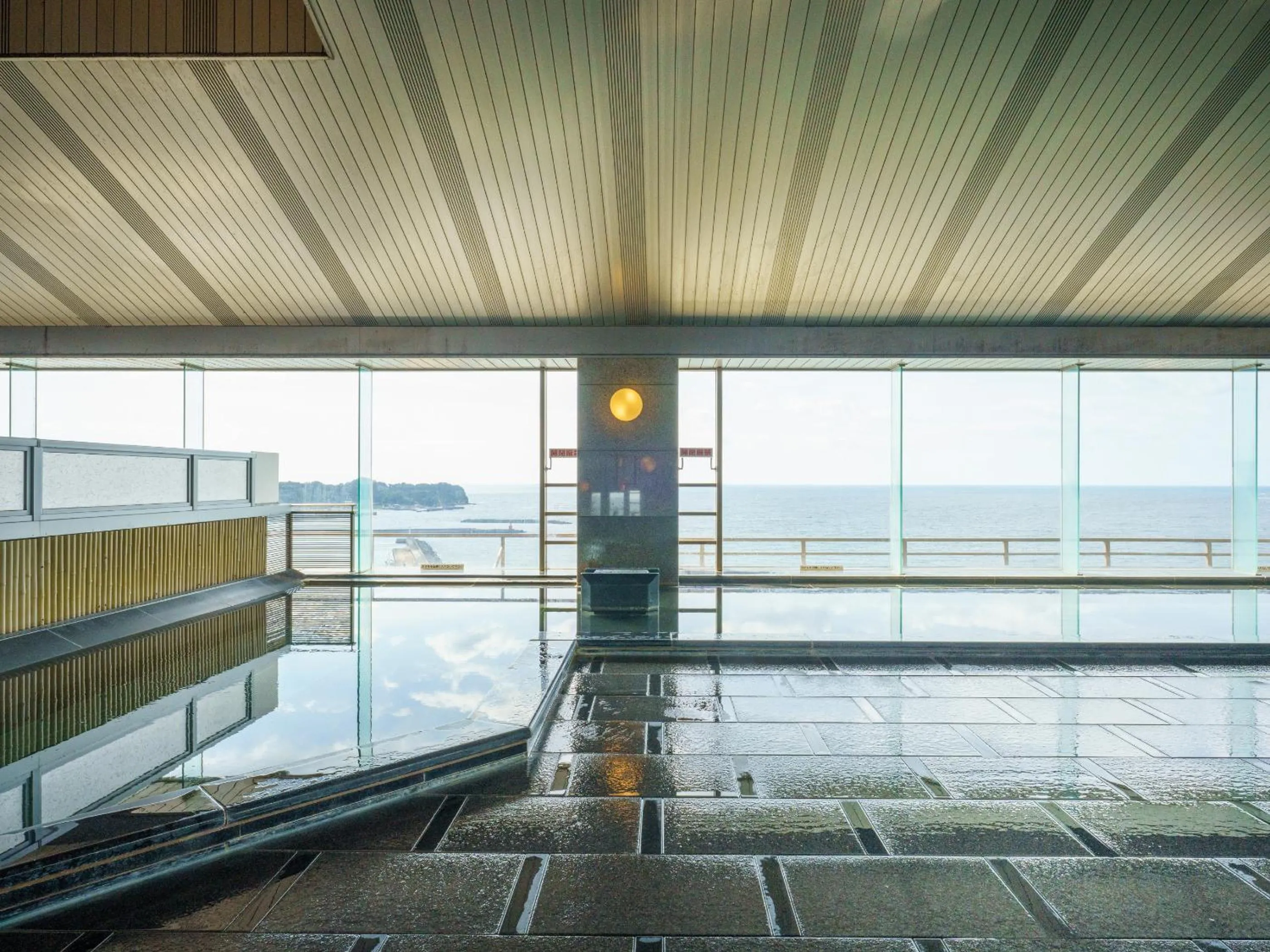 Hot Spring Bath in Mikazuki Sea-Park Hotel Katsuura