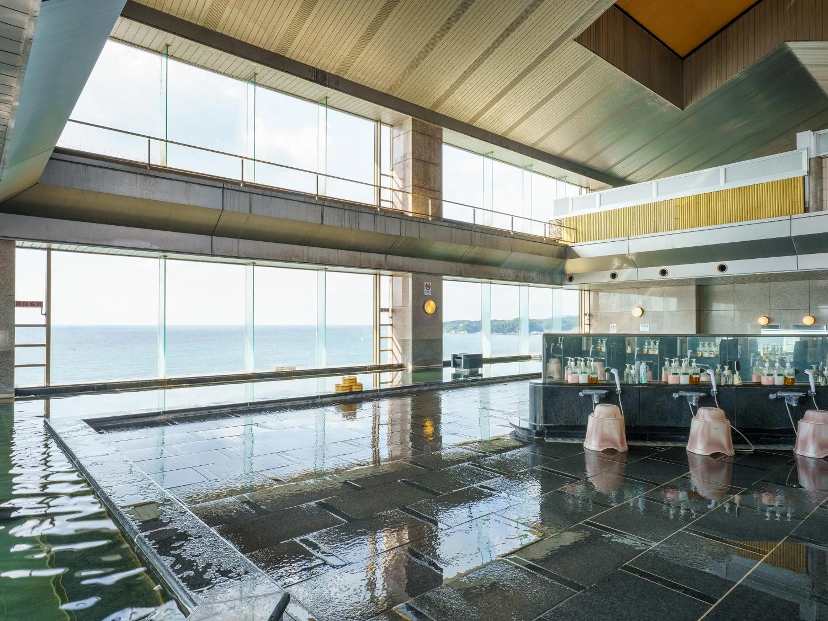 Public Bath in Mikazuki Sea-Park Hotel Katsuura