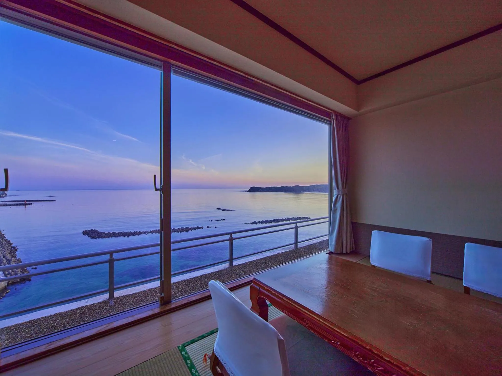 Photo of the whole room in Mikazuki Sea-Park Hotel Katsuura