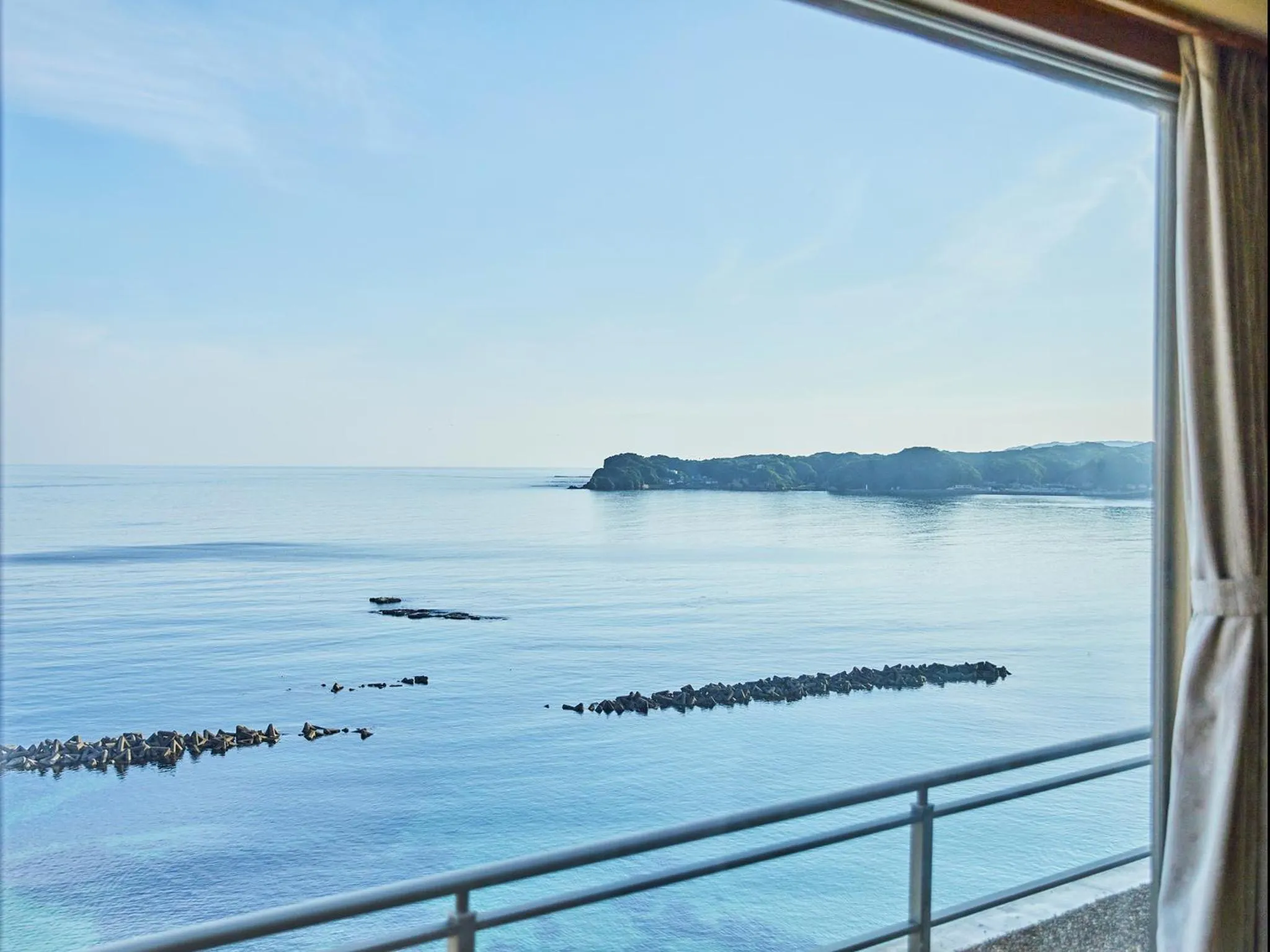 Photo of the whole room in Mikazuki Sea-Park Hotel Katsuura