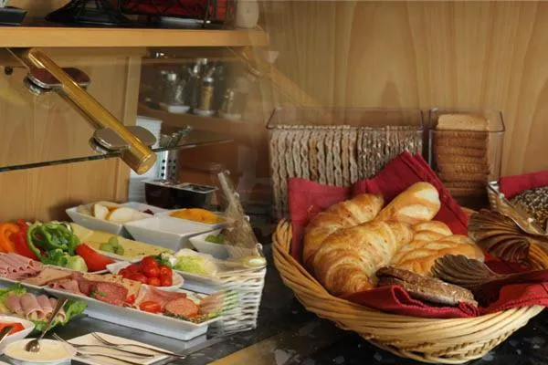 Breakfast in Hotel Lindenkrug
