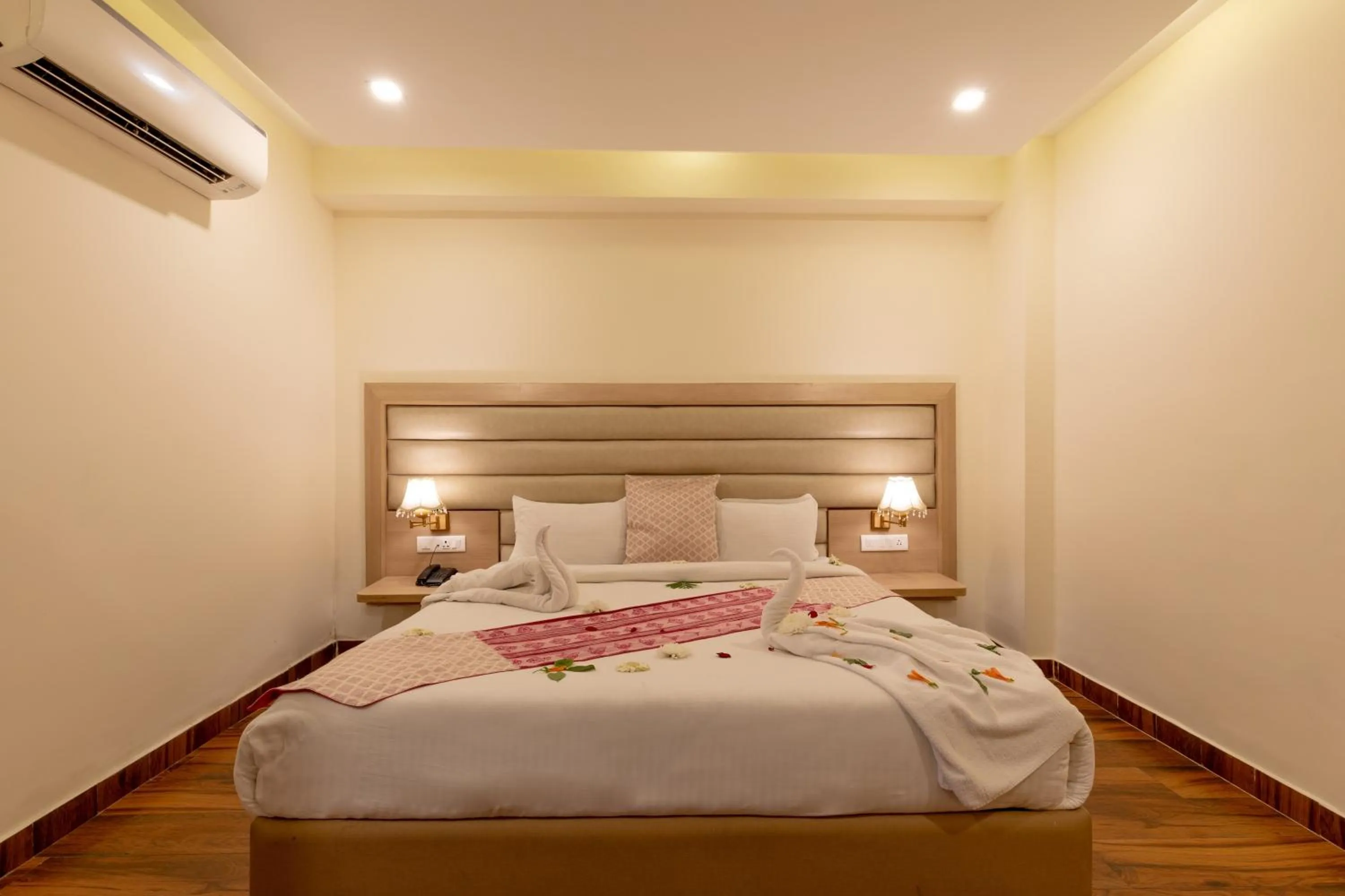 Bed in Hotel White Rock By The Solitaire Hospitality