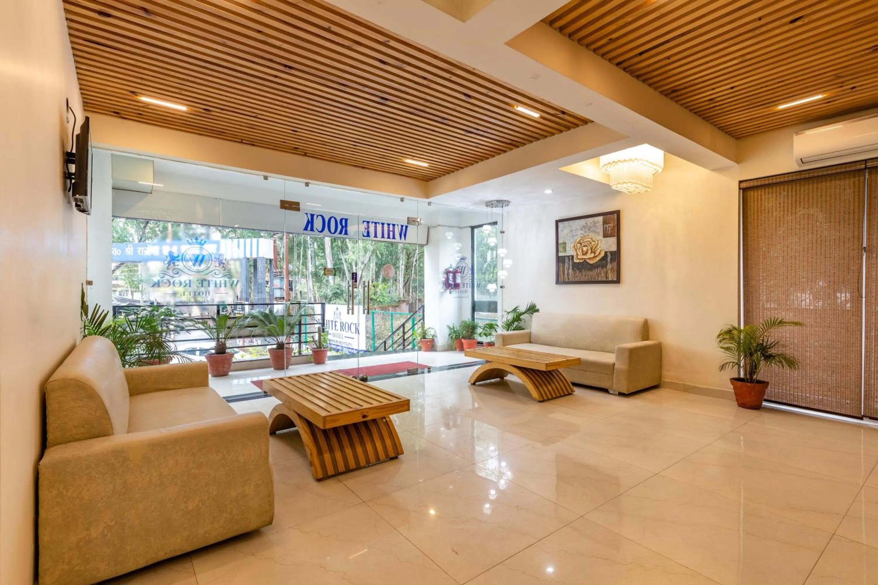 Lobby or reception in Hotel White Rock By The Solitaire Hospitality