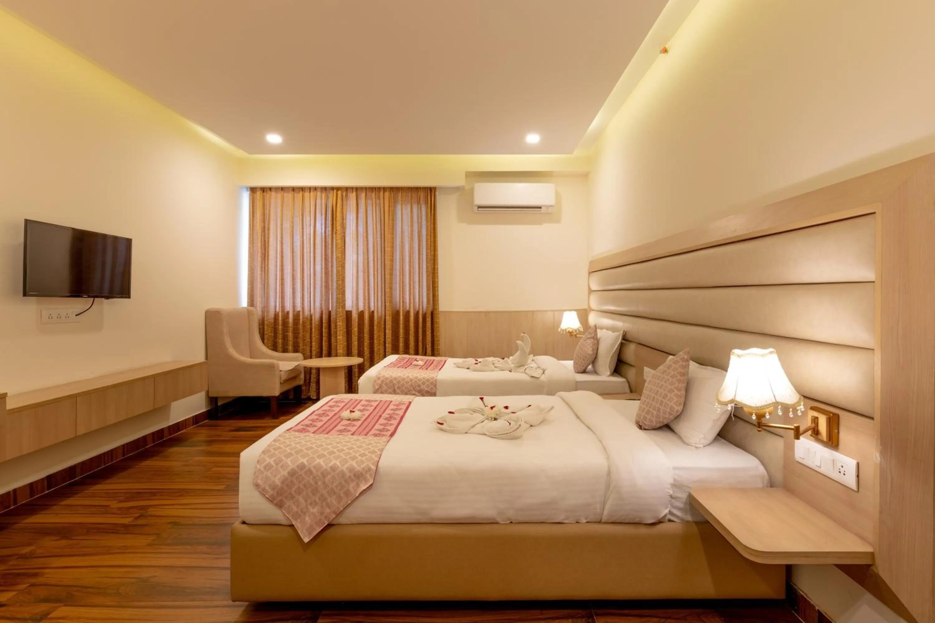 Bed in Hotel White Rock By The Solitaire Hospitality