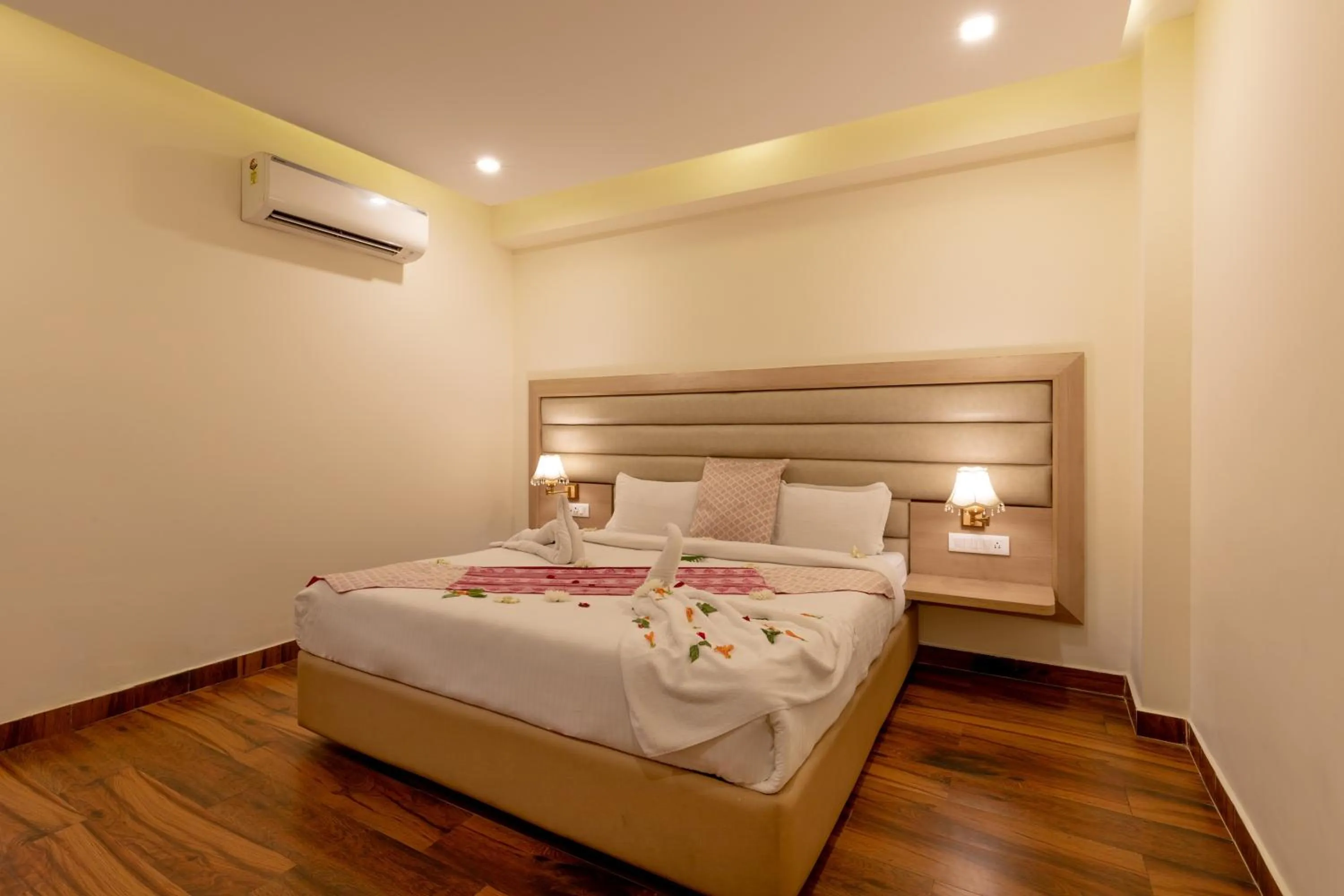 Bed in Hotel White Rock By The Solitaire Hospitality