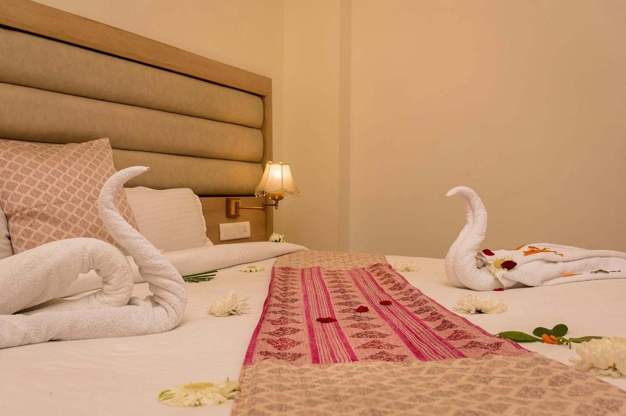 Bed in Hotel White Rock By The Solitaire Hospitality